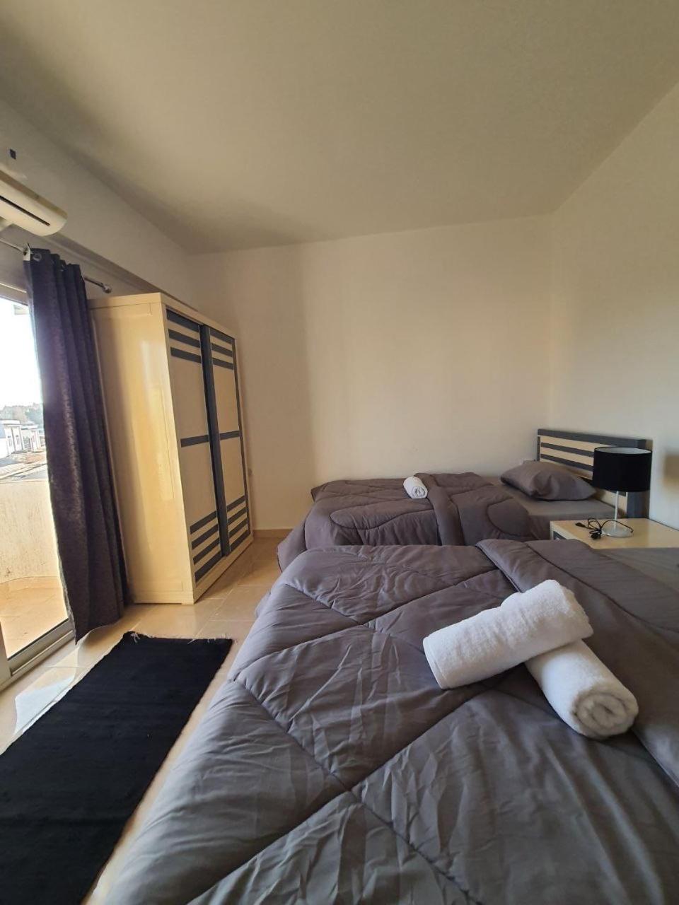 Apartment with Balcony photo 3