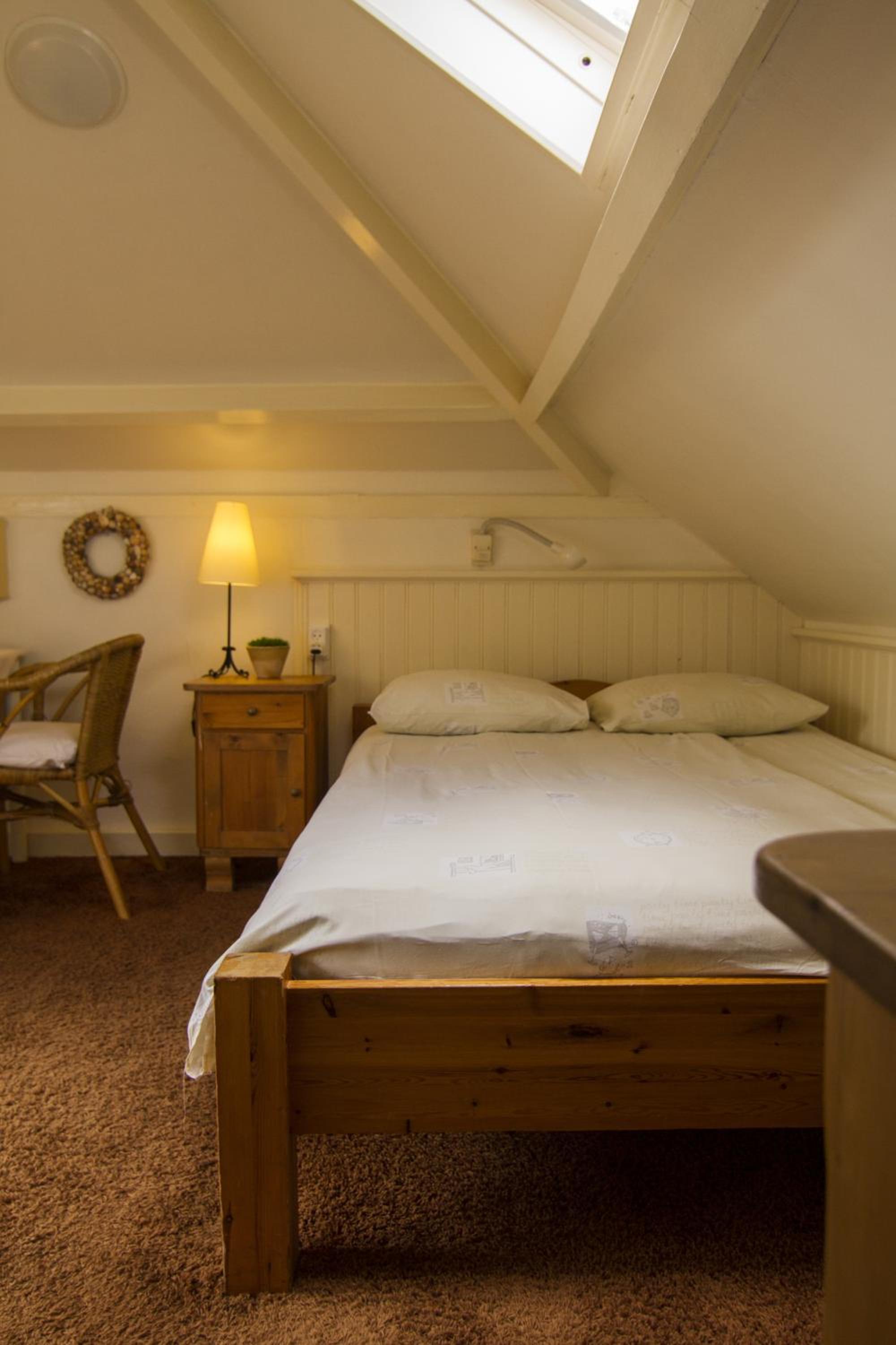 Small Double Room In Attic - Frontside photo 1
