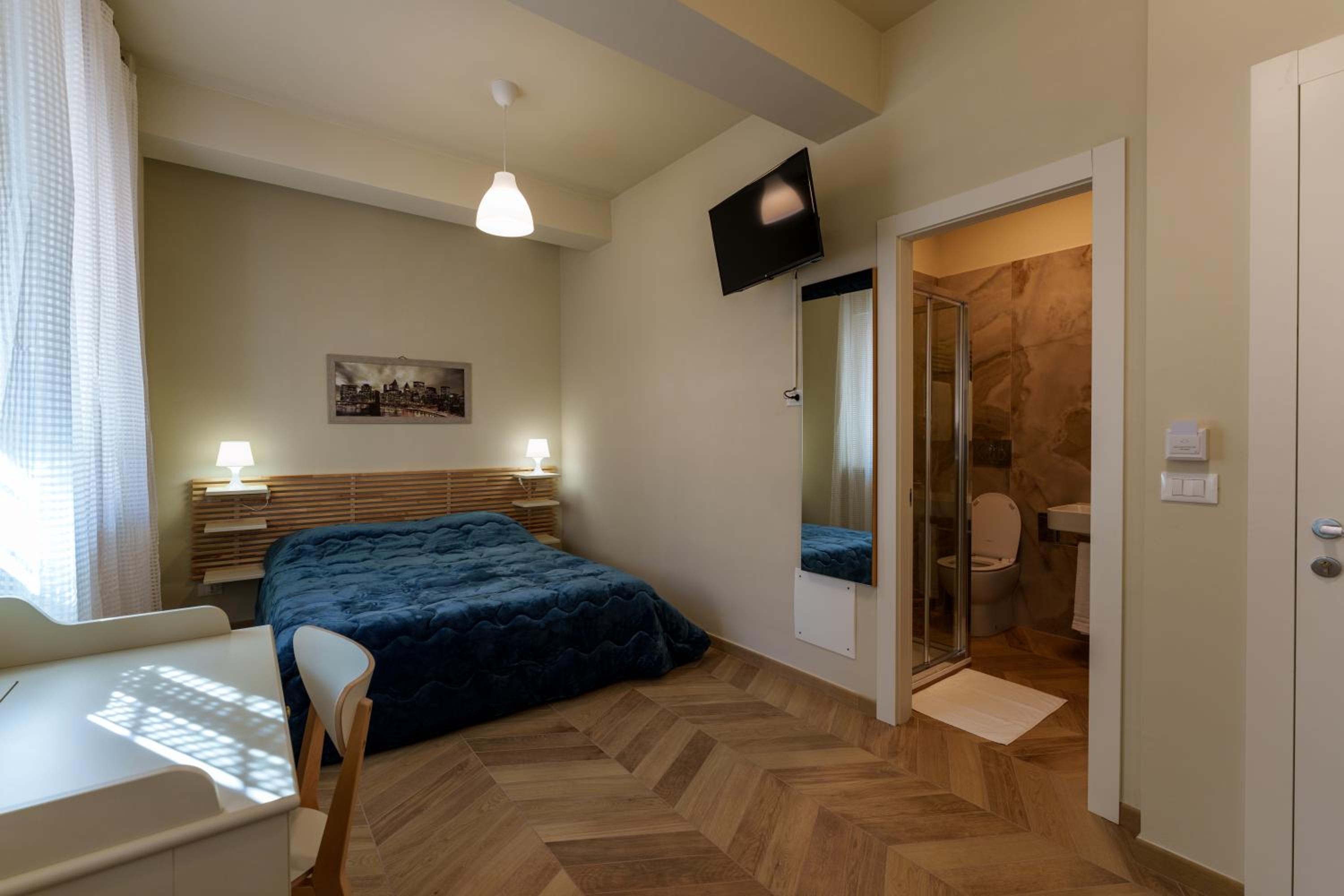 Double Room with Private Bathroom photo 3