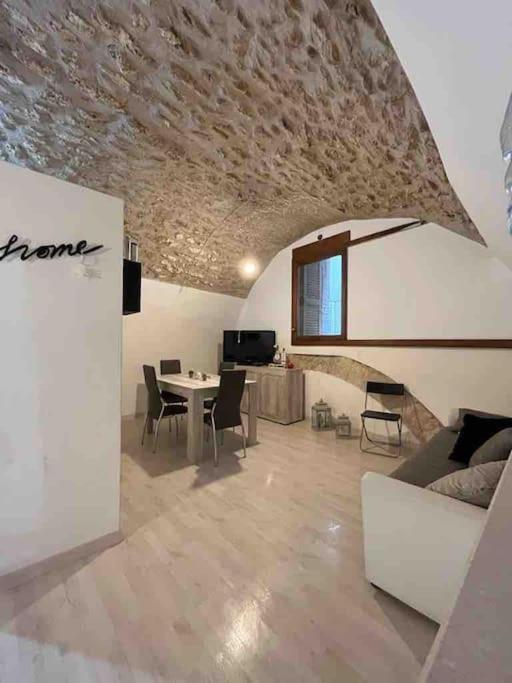 Three-Bedroom Apartment photo 1