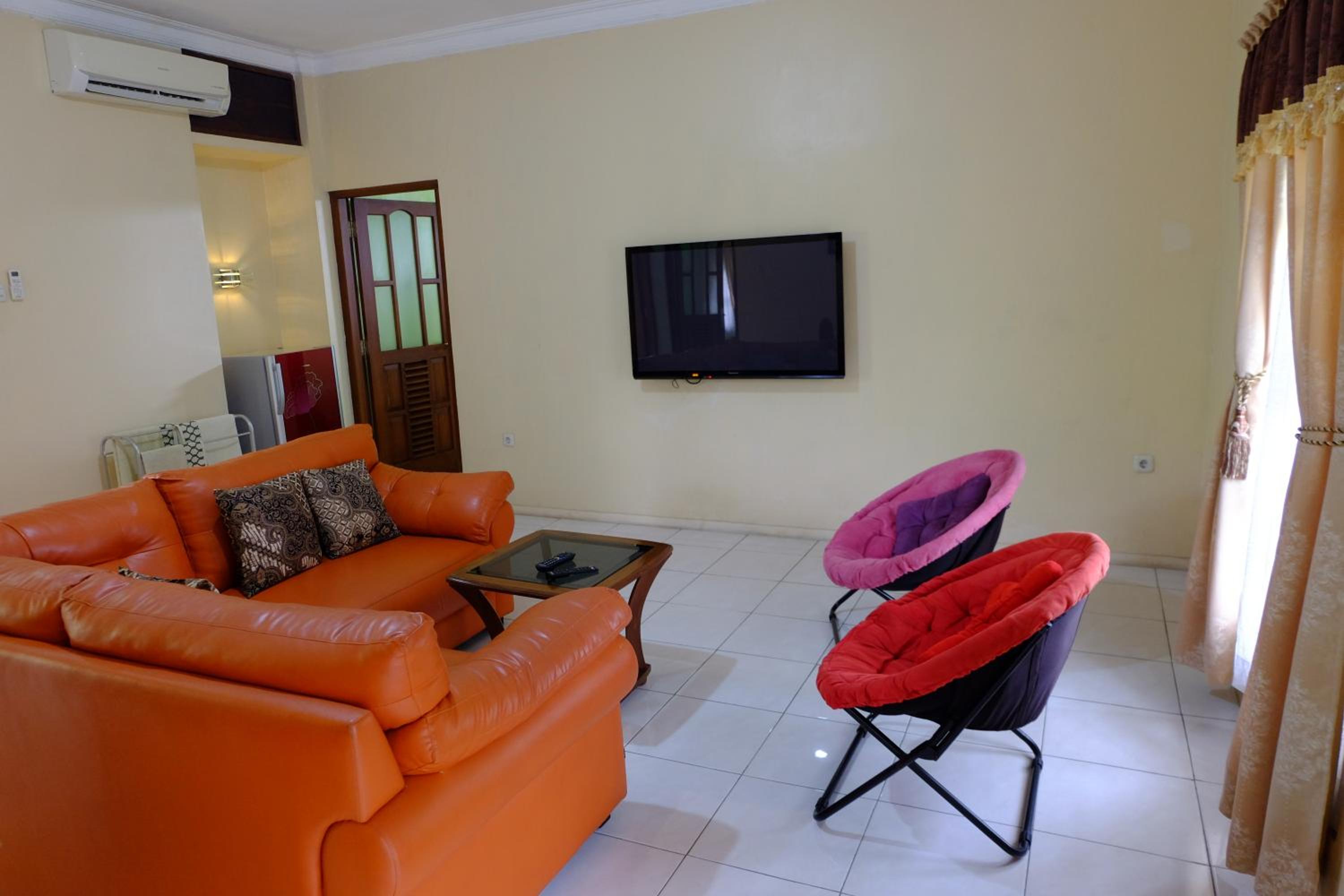 Family Room - Photo 17