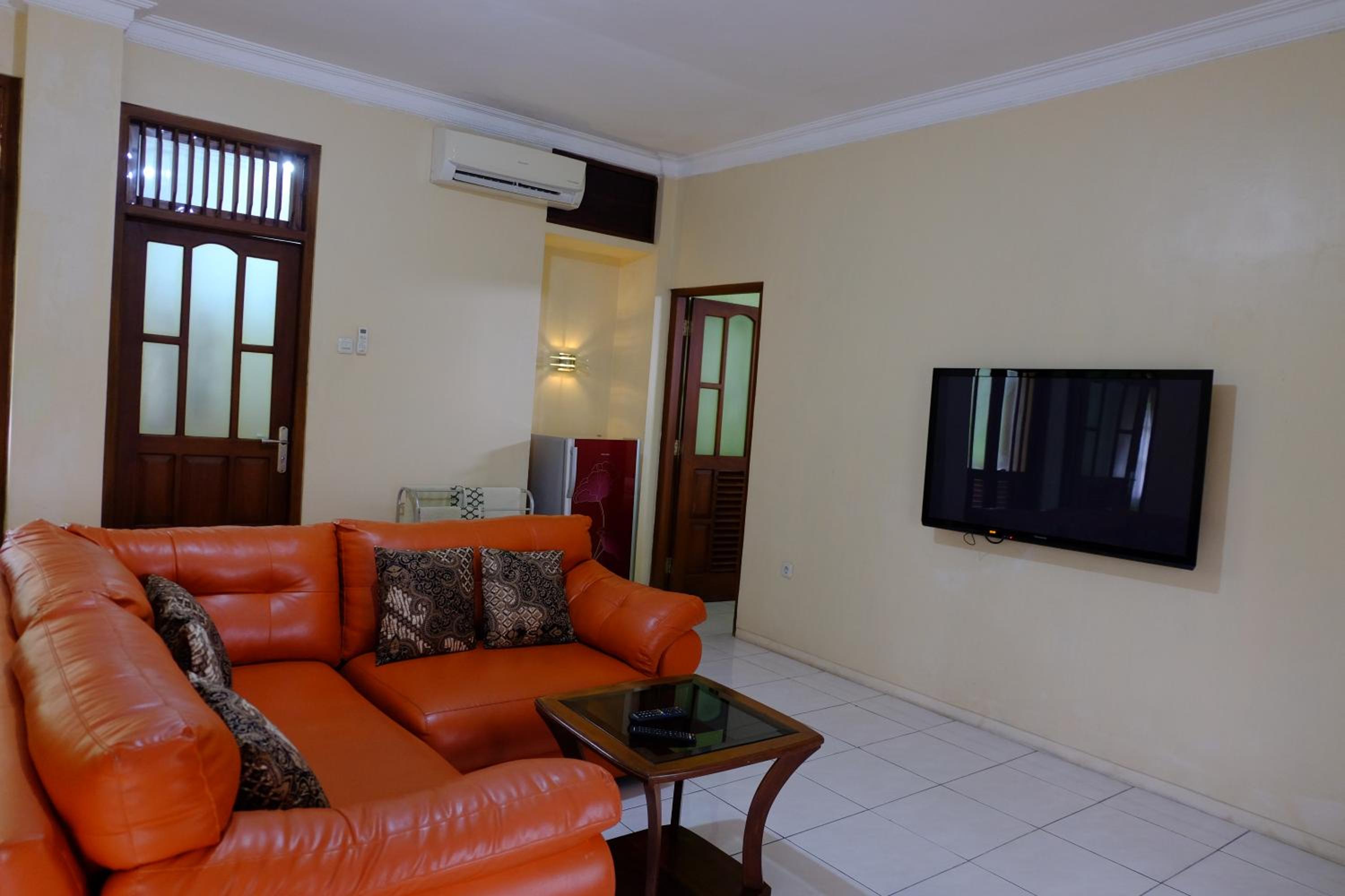 Family Room - Photo 15