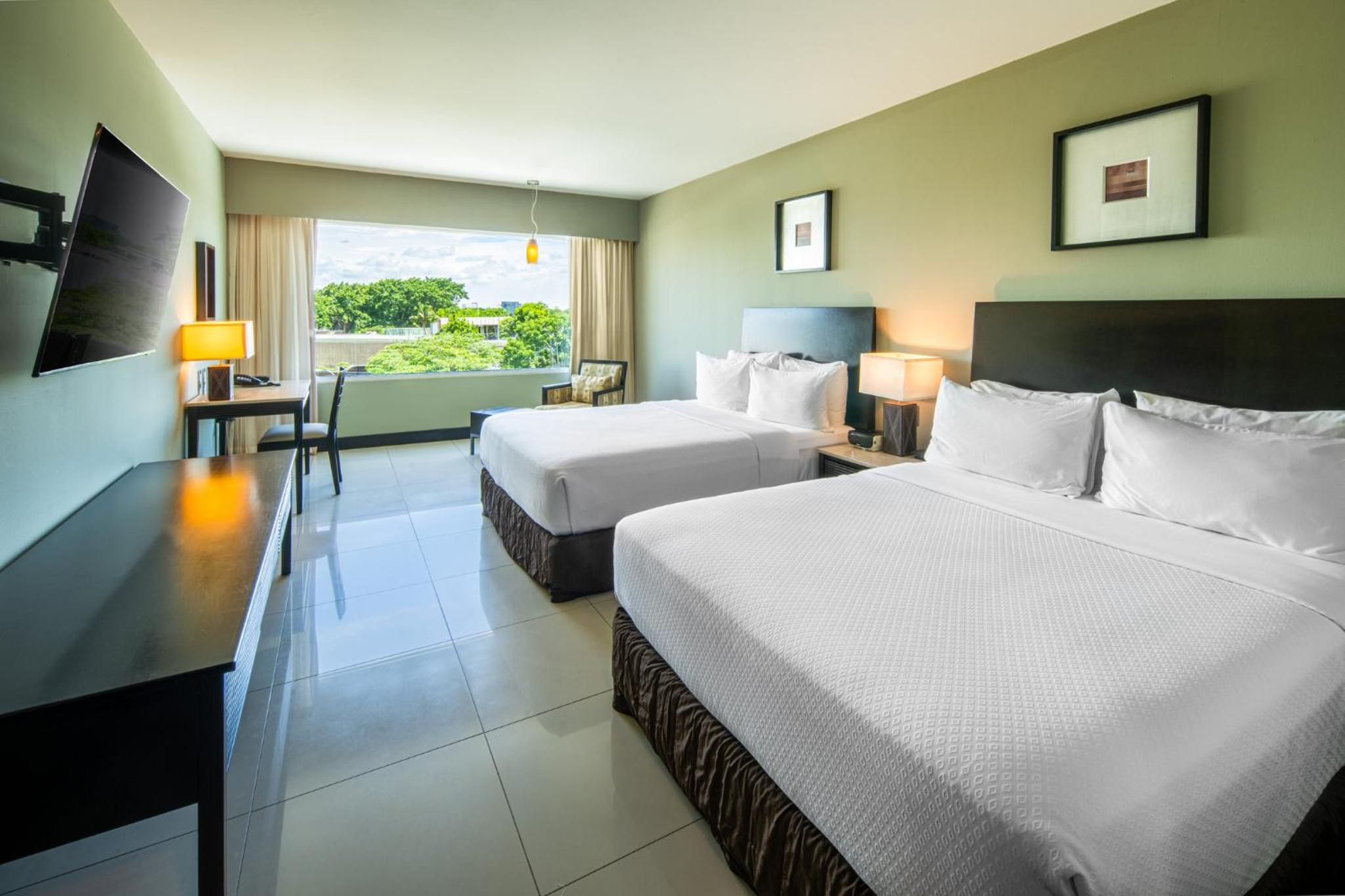 Standard Room with Two Queen Beds - Photo 2