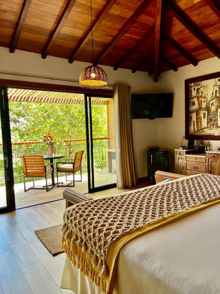 King Suite with Spa Bath photo 2