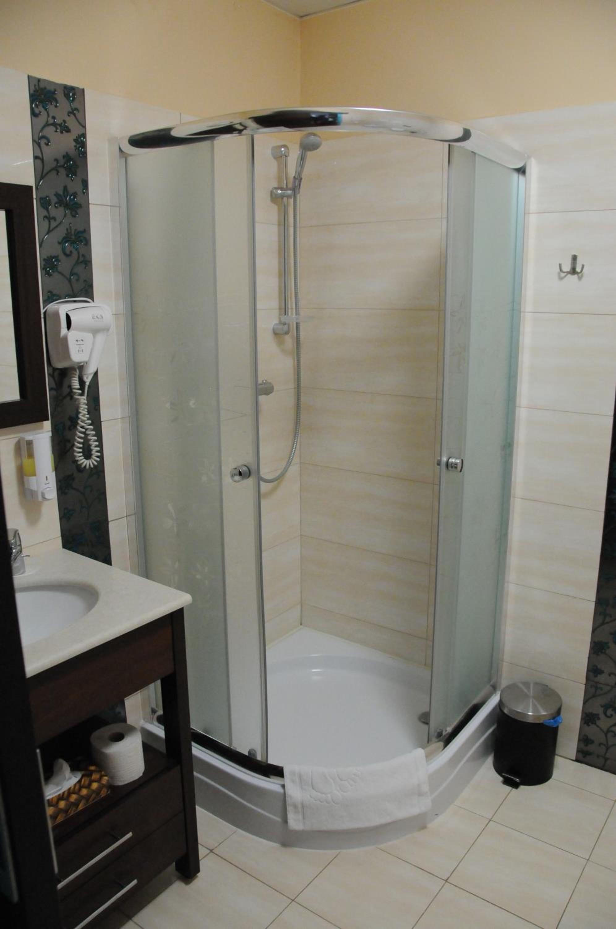 Double or Twin Room - Photo 10
