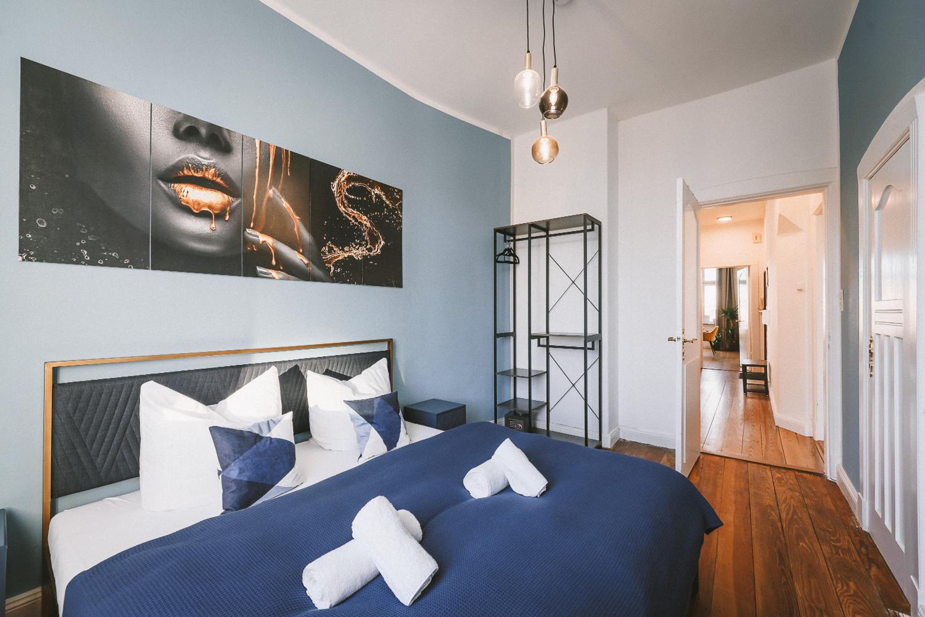Three-Bedroom Apartment with Balcony photo 1