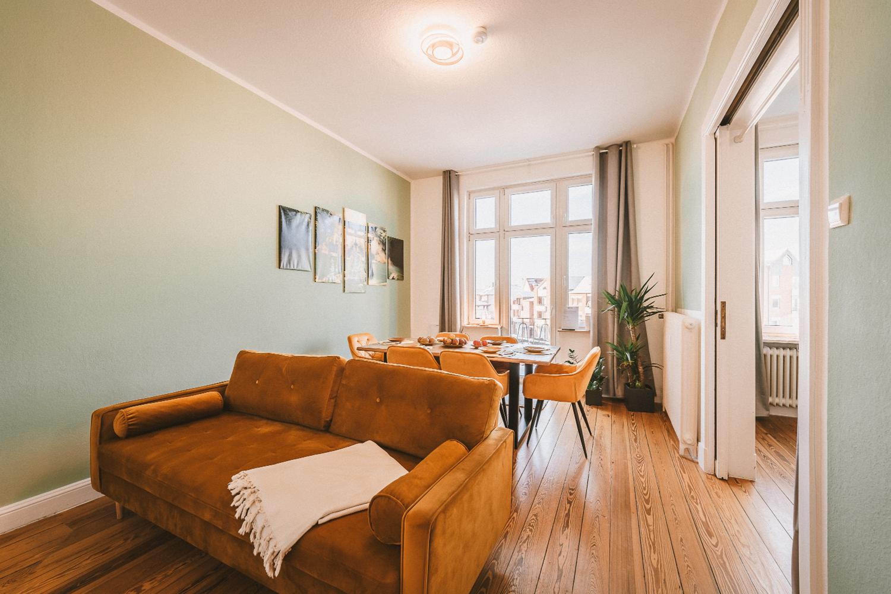 Three-Bedroom Apartment with Balcony photo 3
