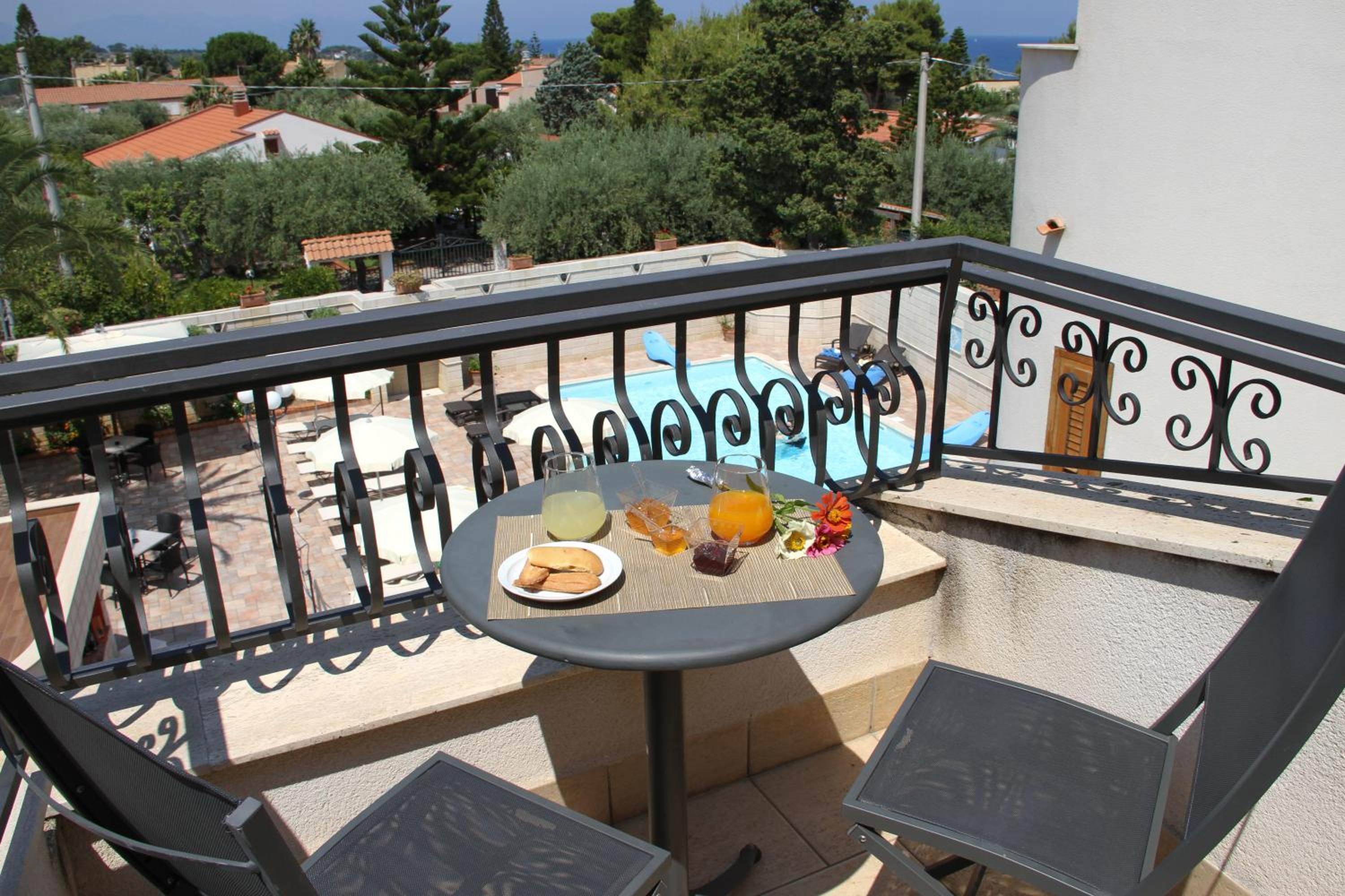 Superior Double or Twin Room with Garden View - Photo 6