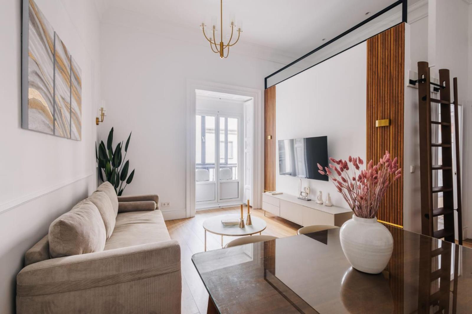 One-Bedroom Apartment with Gallery photo 3