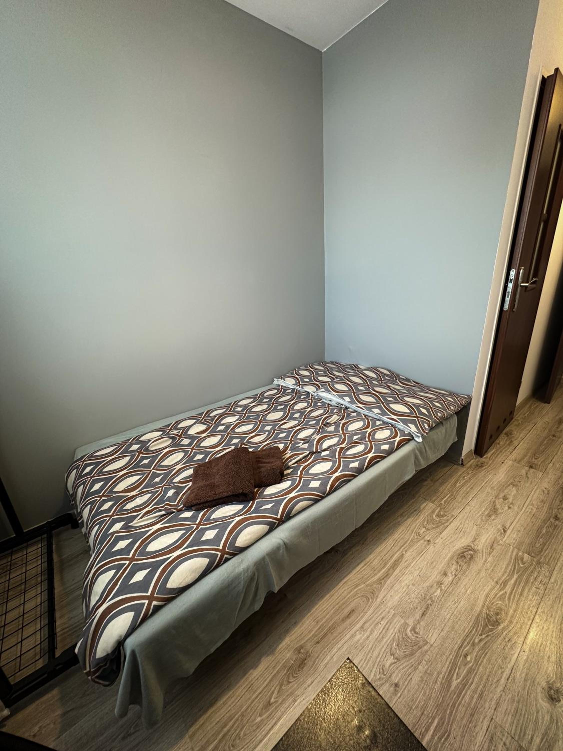 Budget Double Room - Photo 9