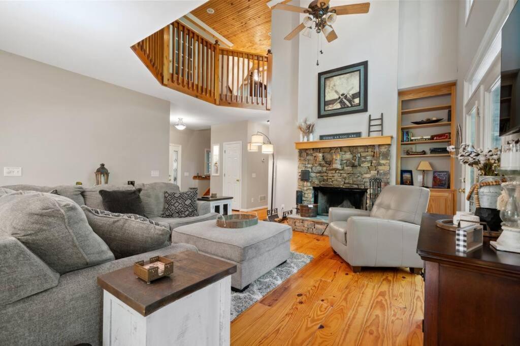 Three-Bedroom House photo 1