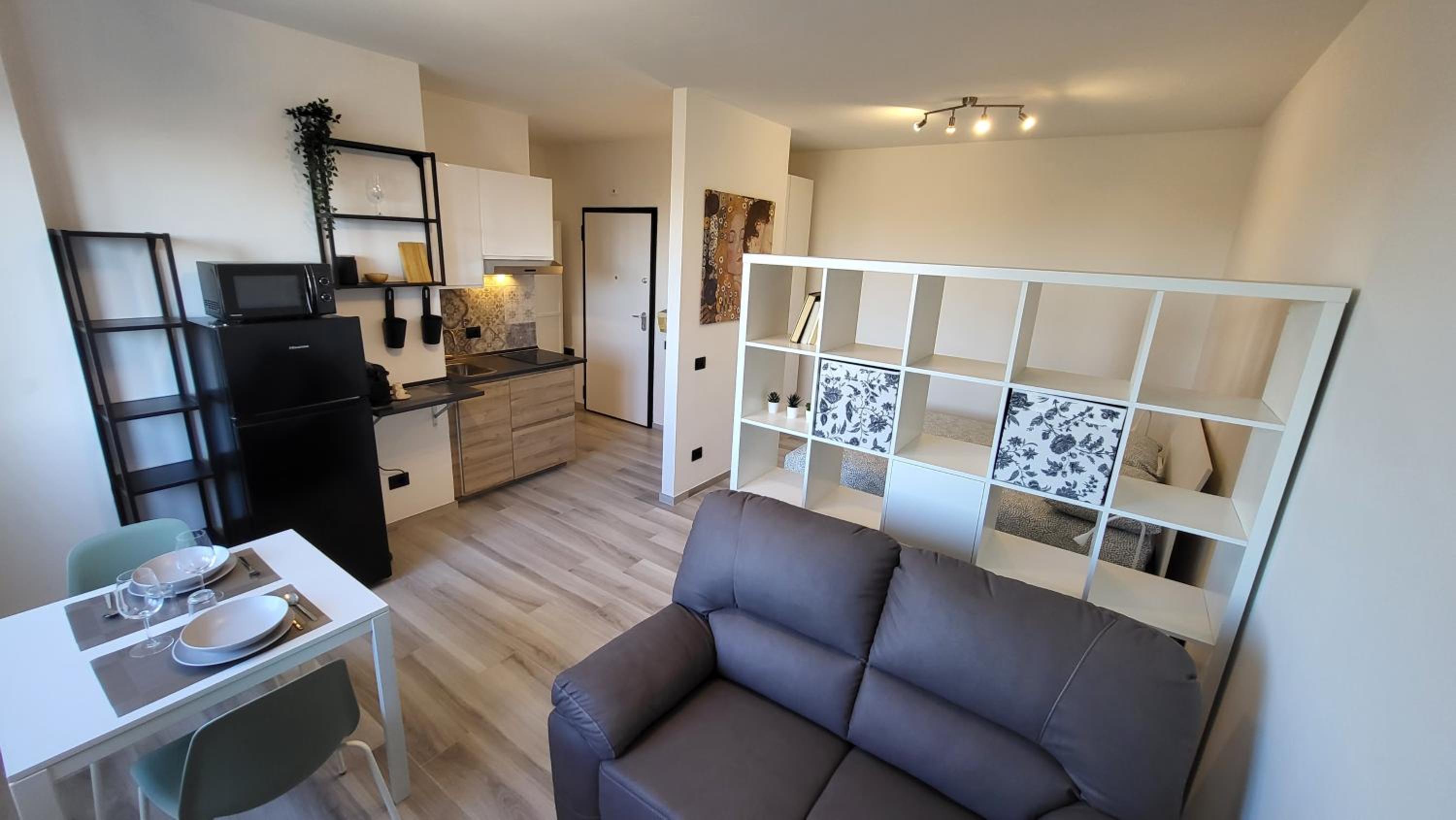 One-Bedroom Apartment photo 1