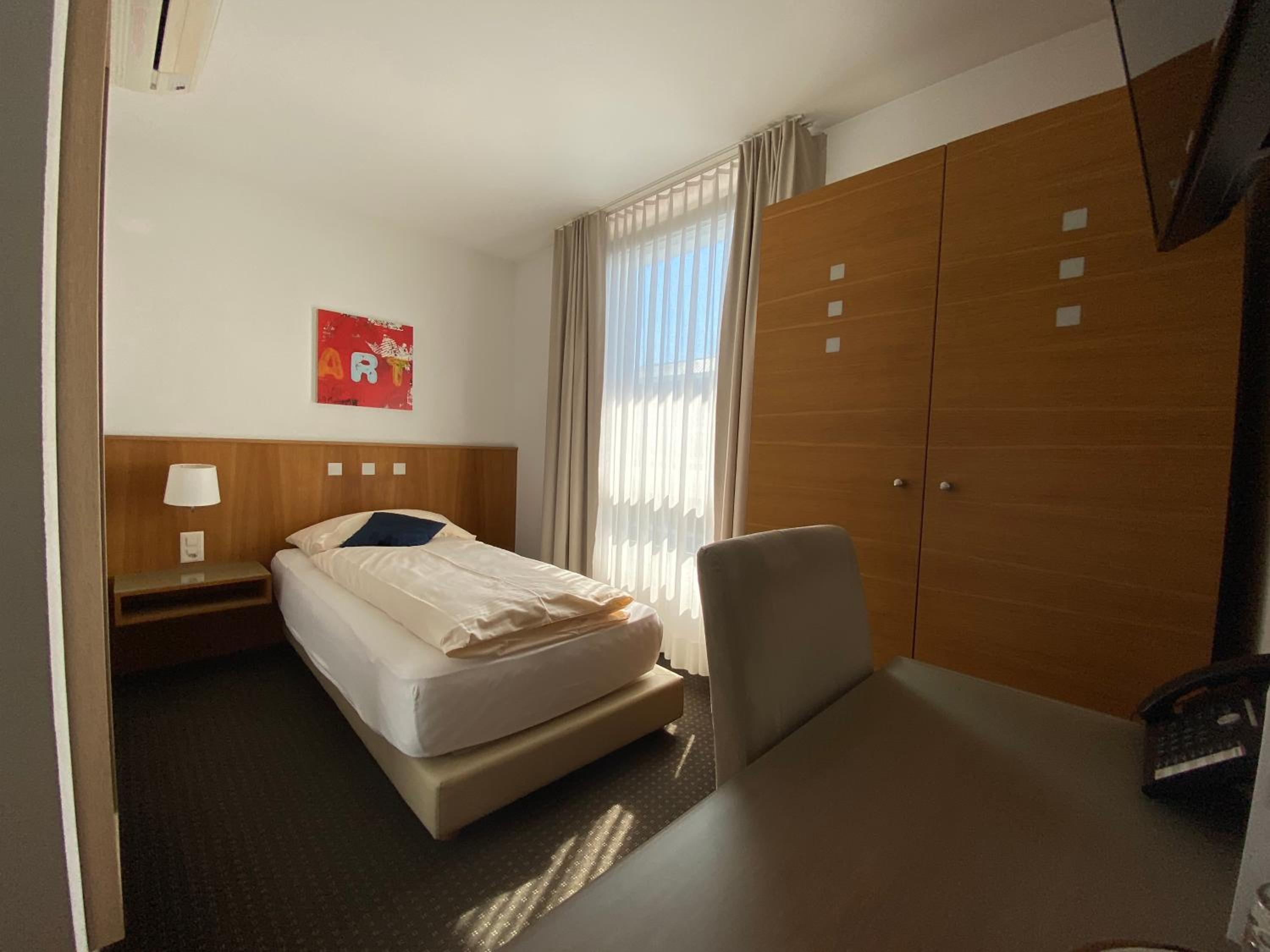Single Room photo 2