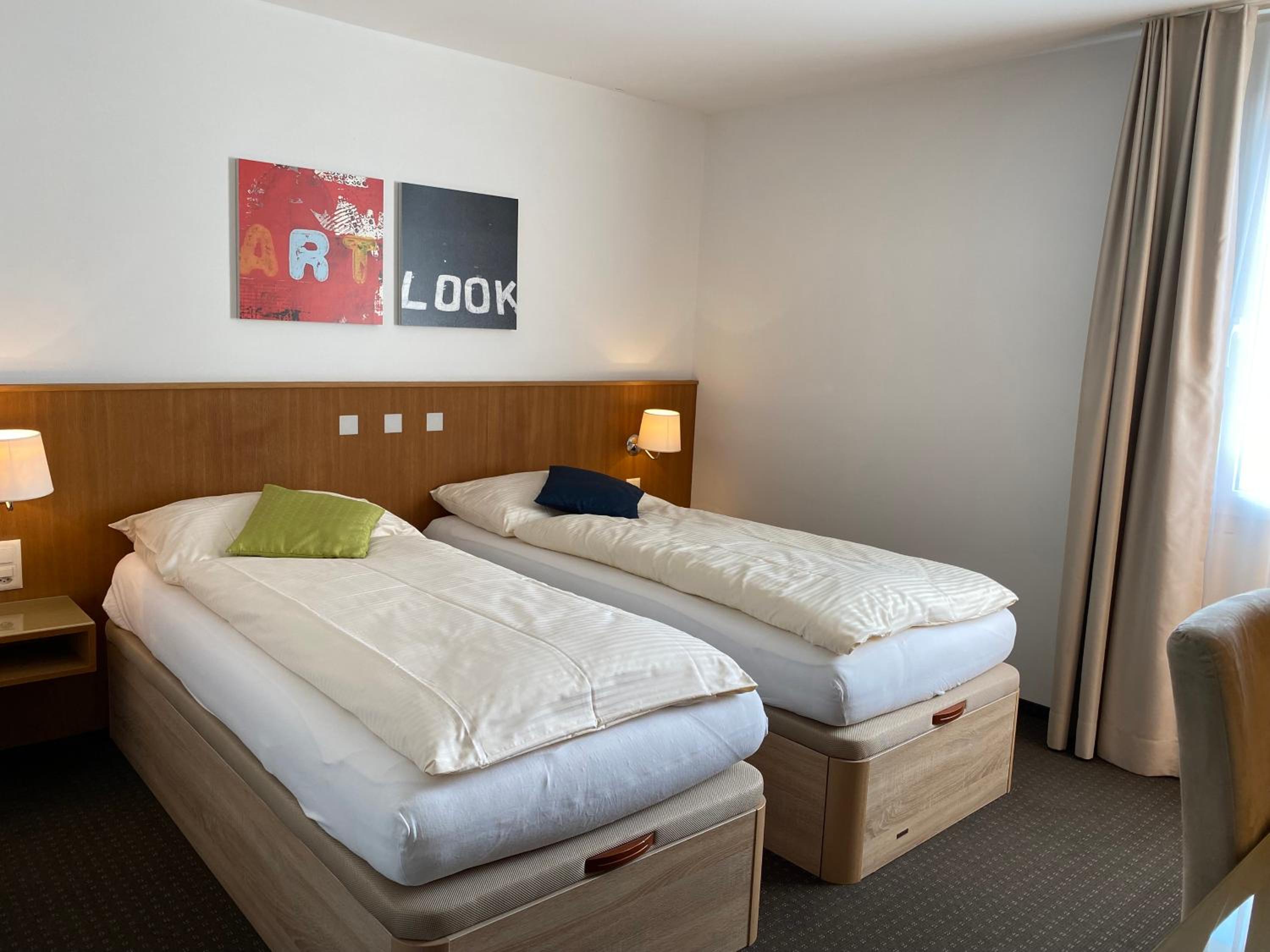 Business Twin Room photo 2