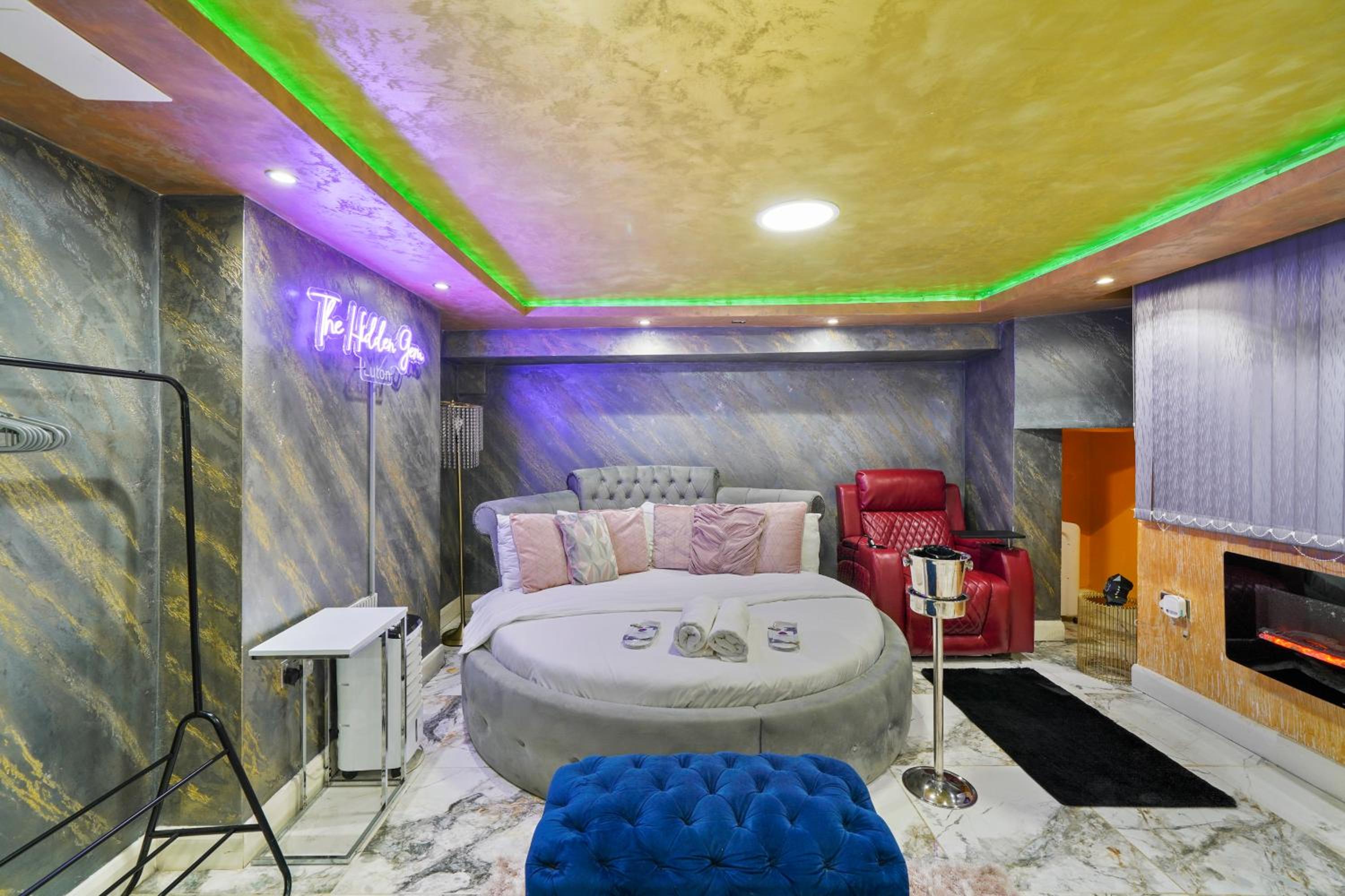 One-Bedroom Apartment - Photo 1