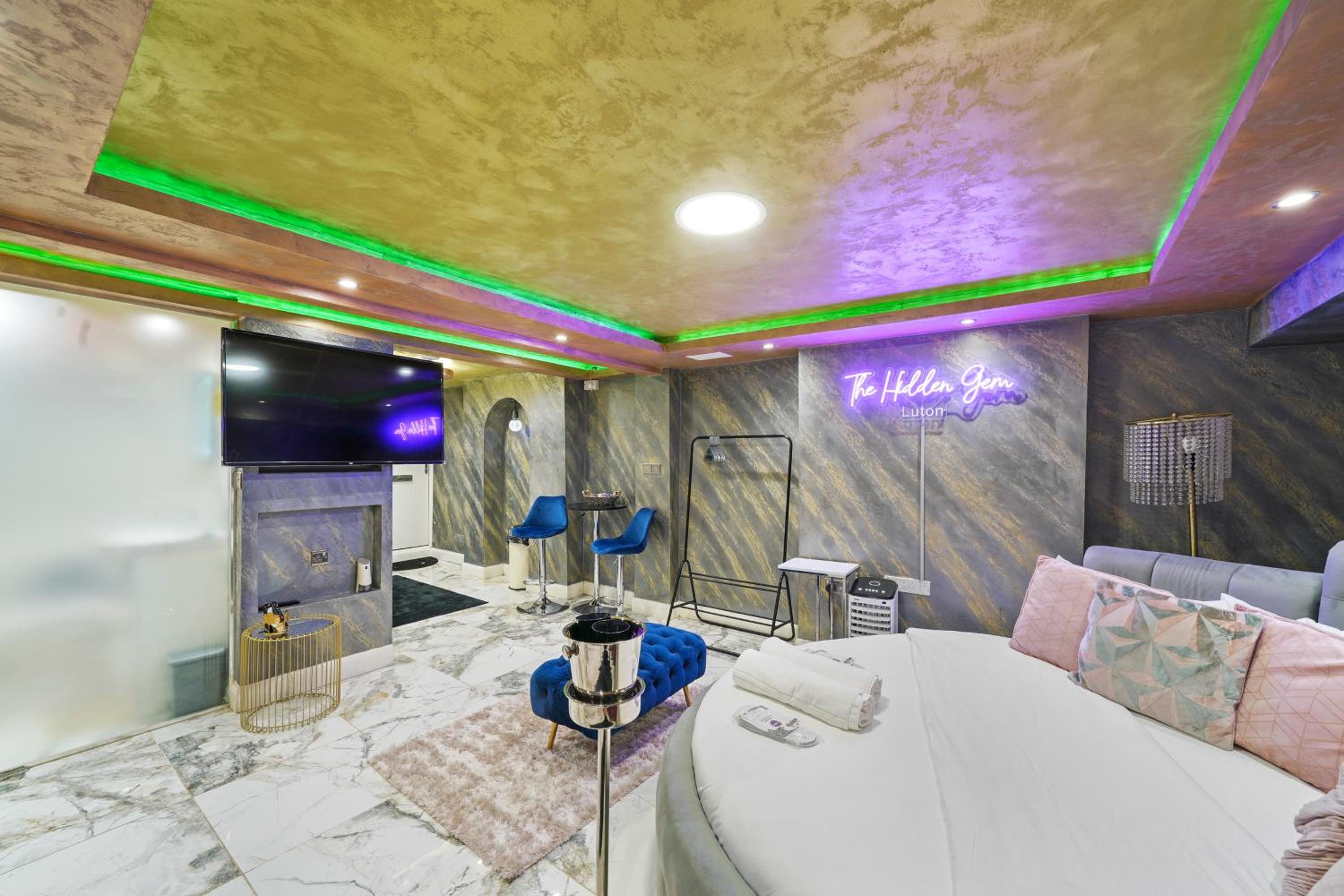 One-Bedroom Apartment - Photo 15
