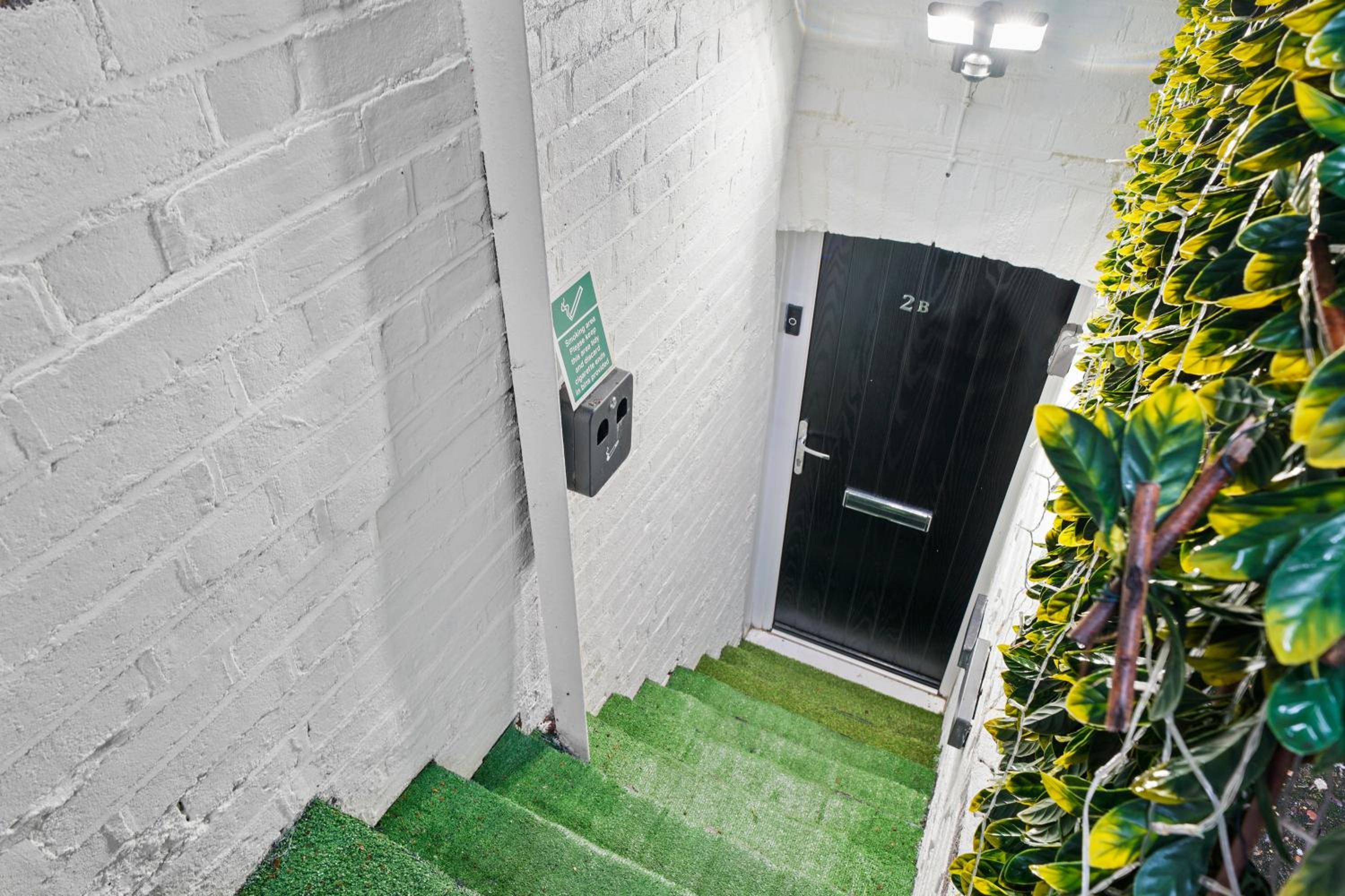 One-Bedroom Apartment - Photo 9