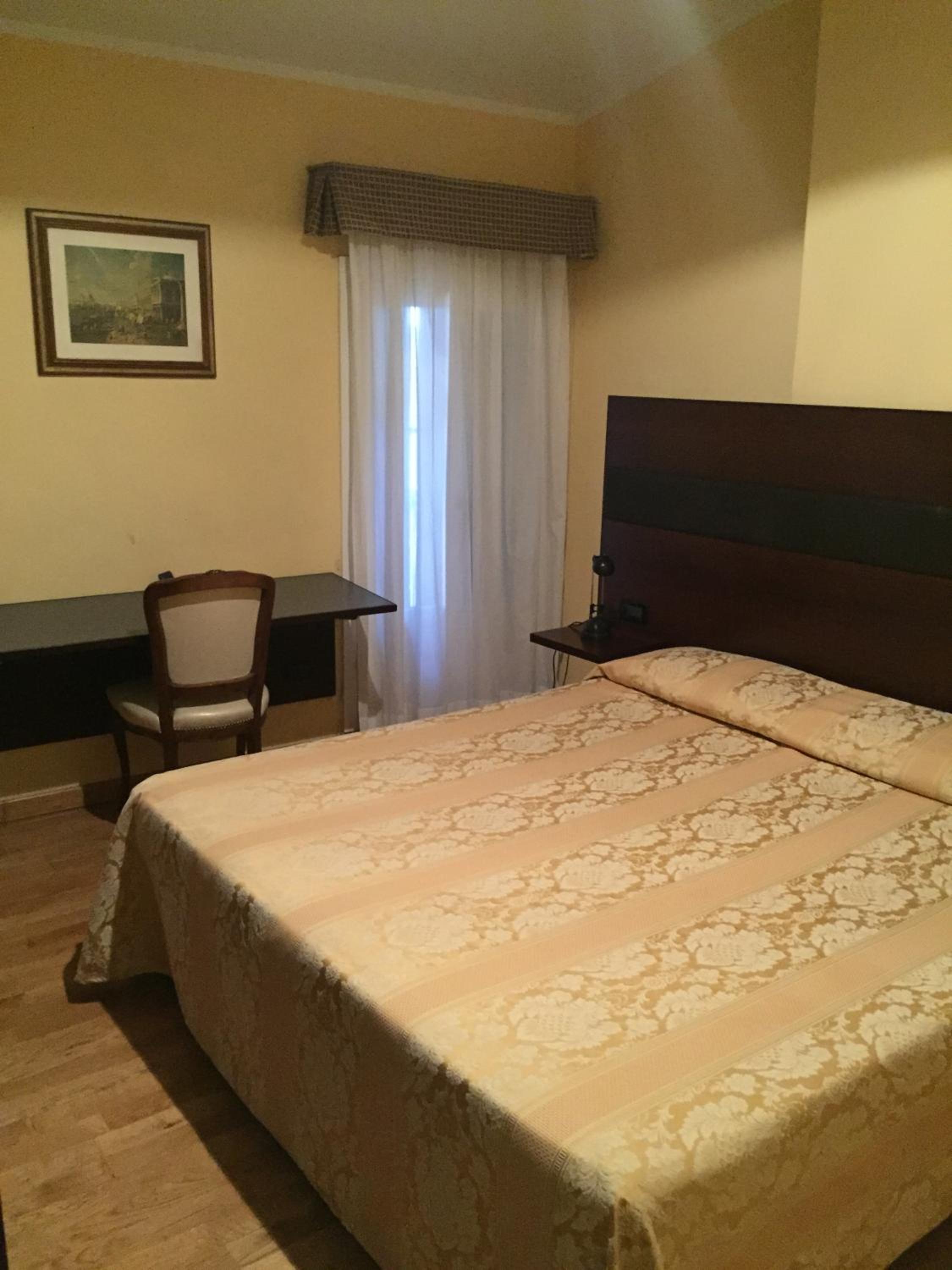 Standard Double Room photo 2