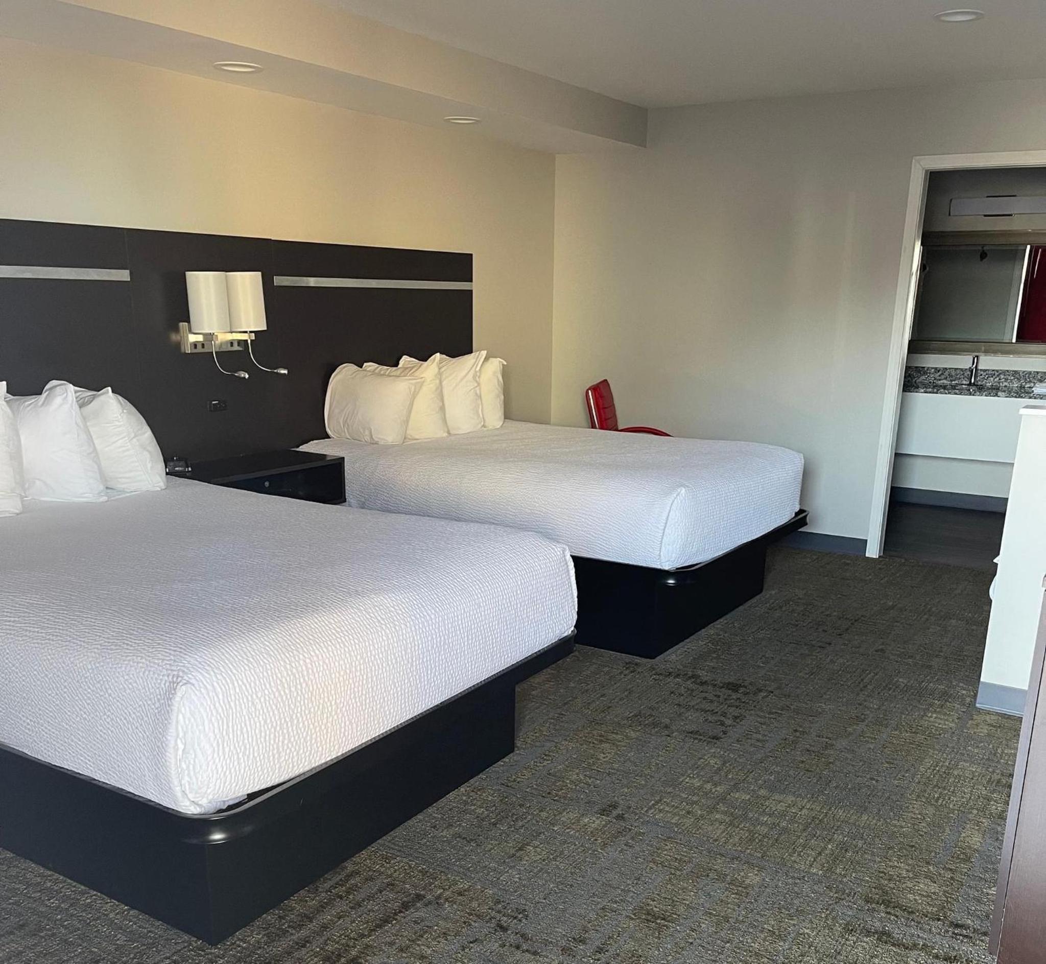 2 Queen Beds Non-Smoking - Photo 14