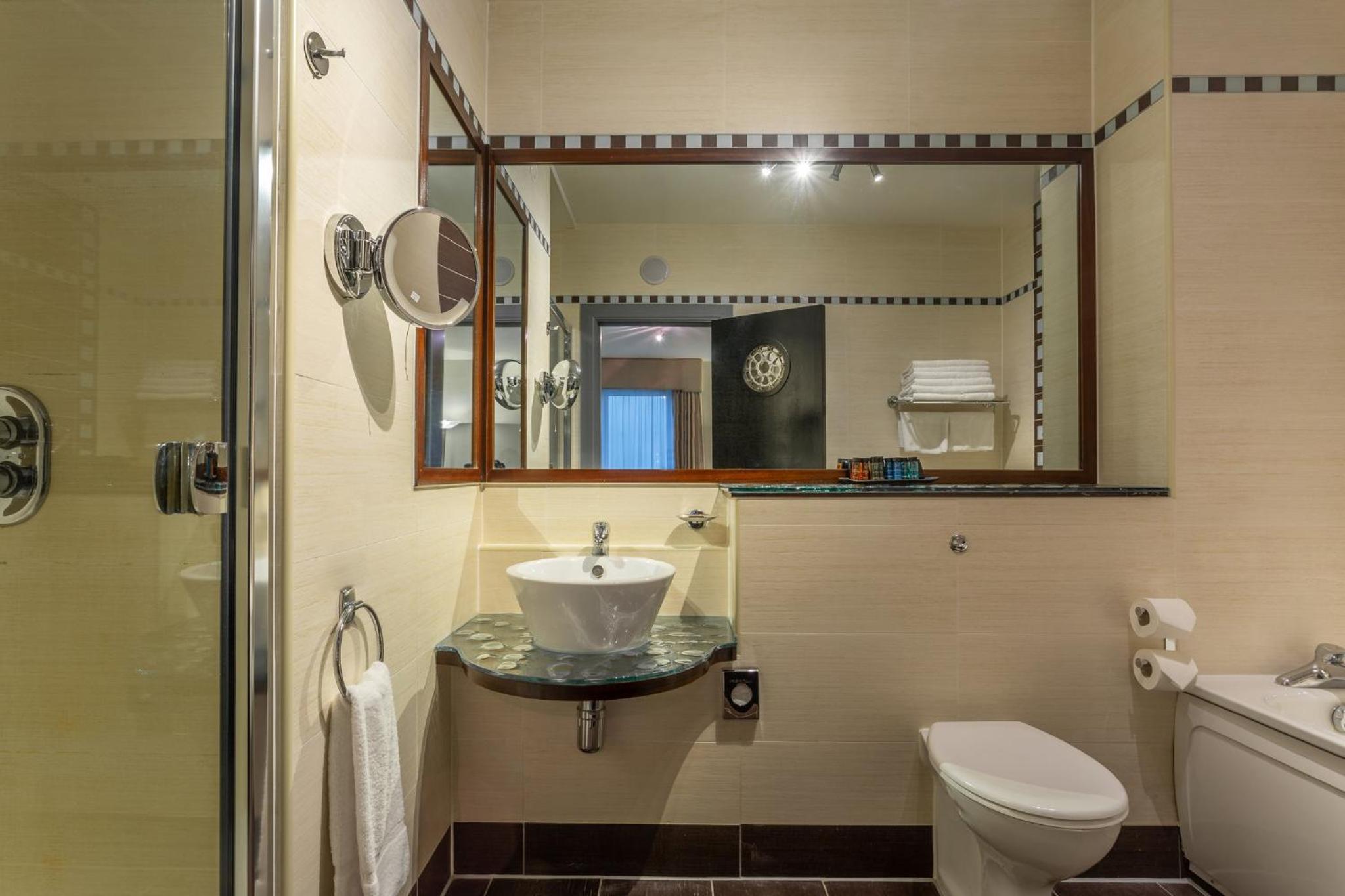 Junior King Suite with Park View - Photo 7