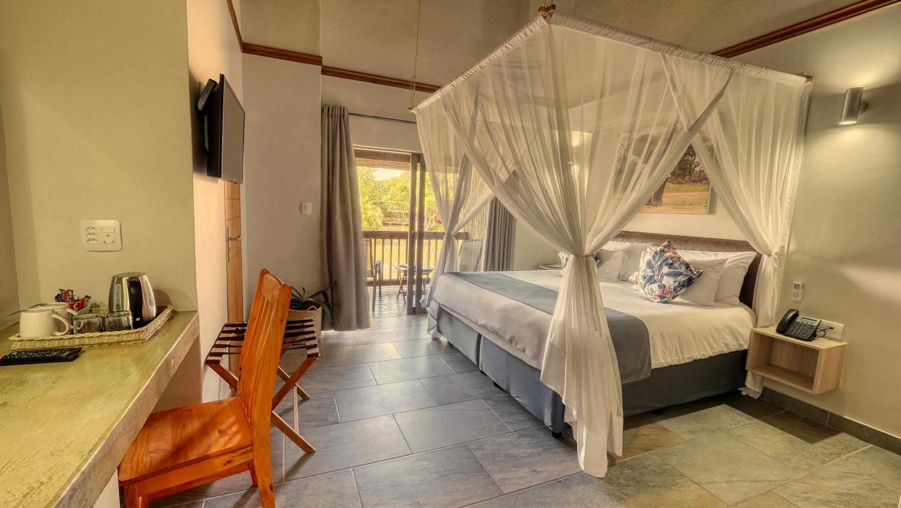 Deluxe Double or Twin Room with Lake View