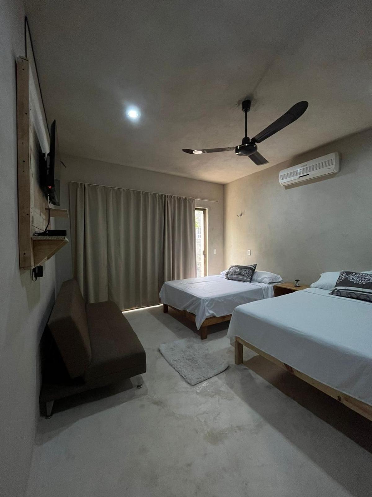 One-Bedroom House photo 1