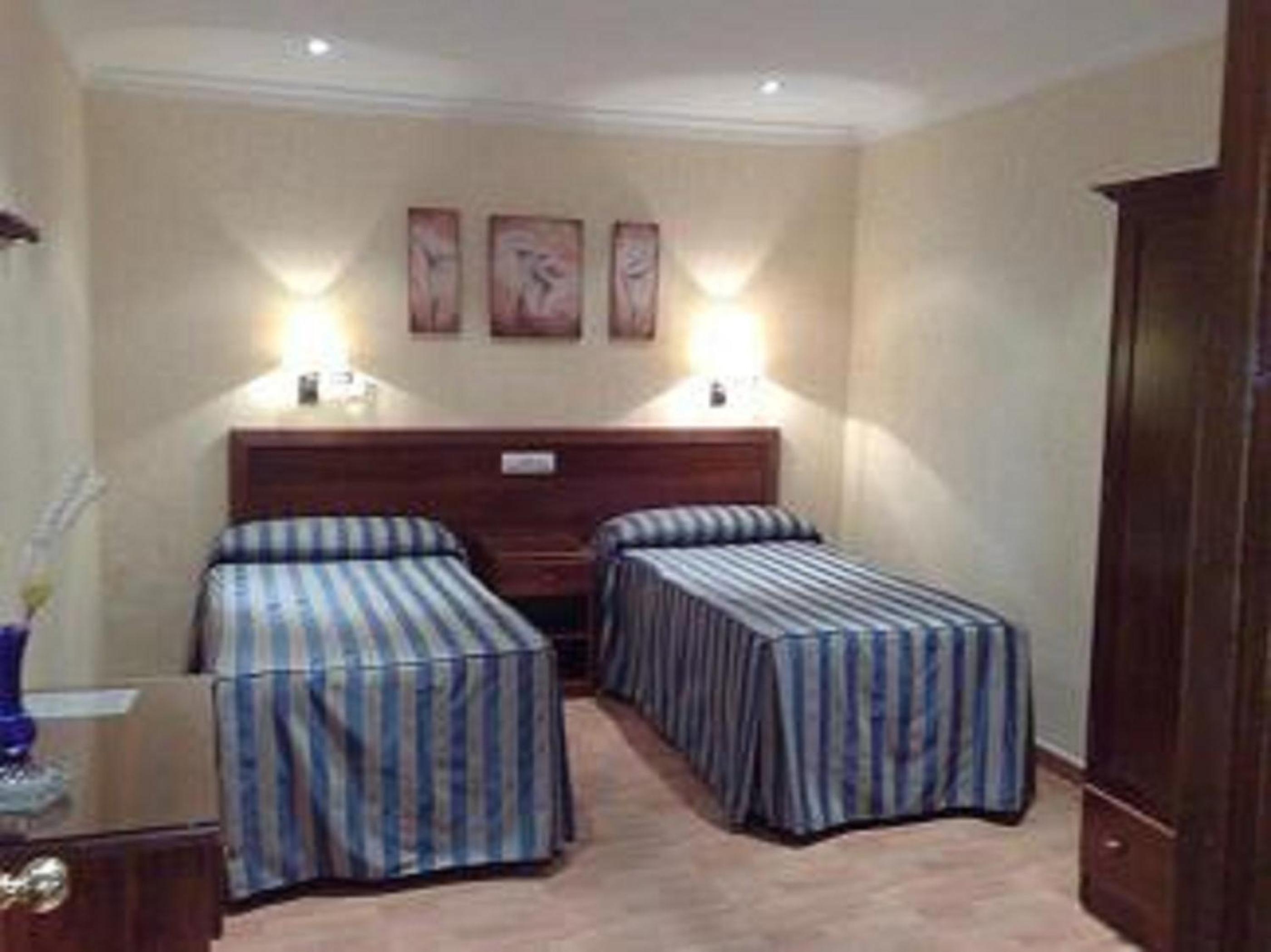 Double or Twin Room - Photo 2