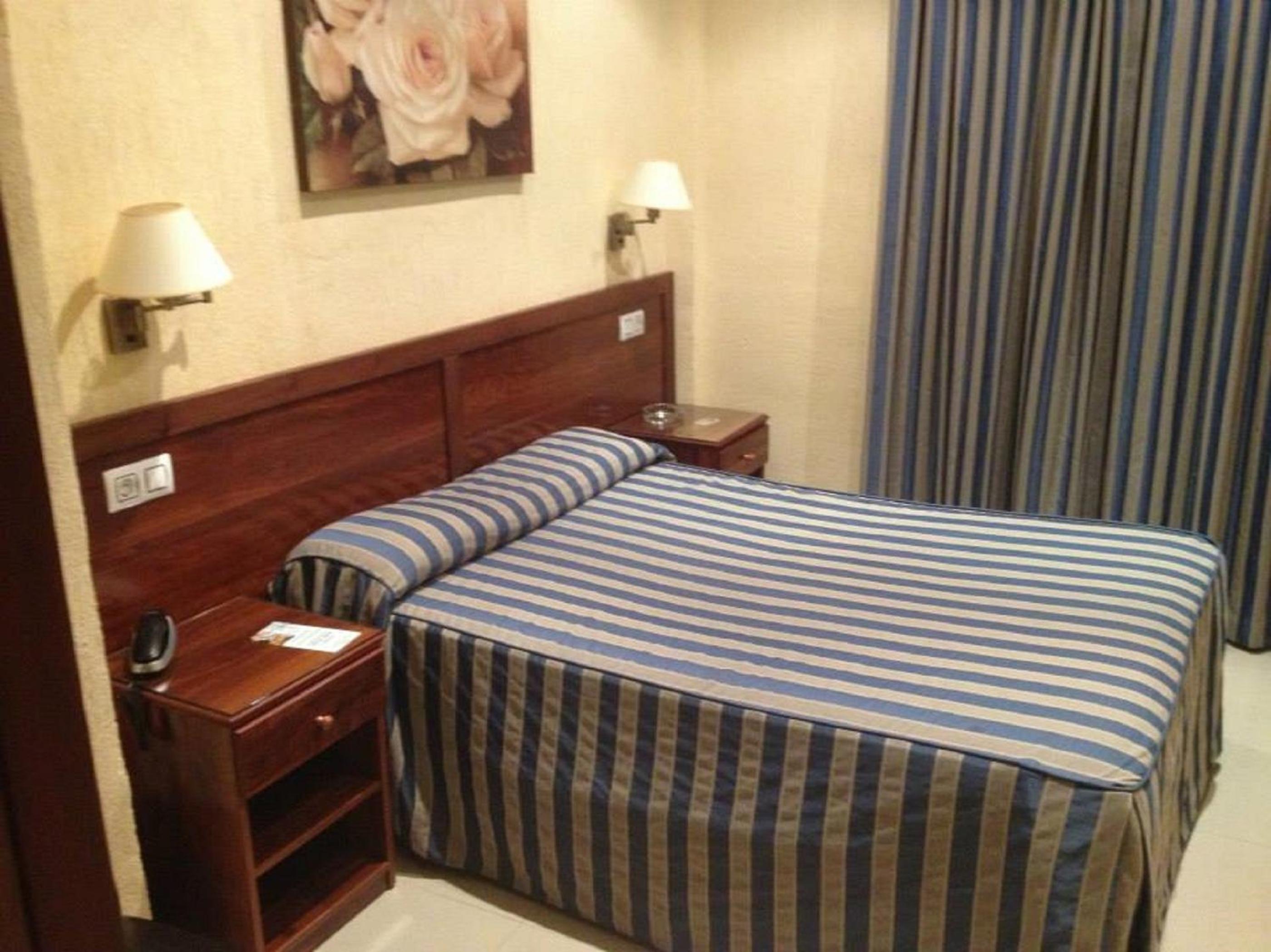 Family Room (4 Adults) - Photo 2