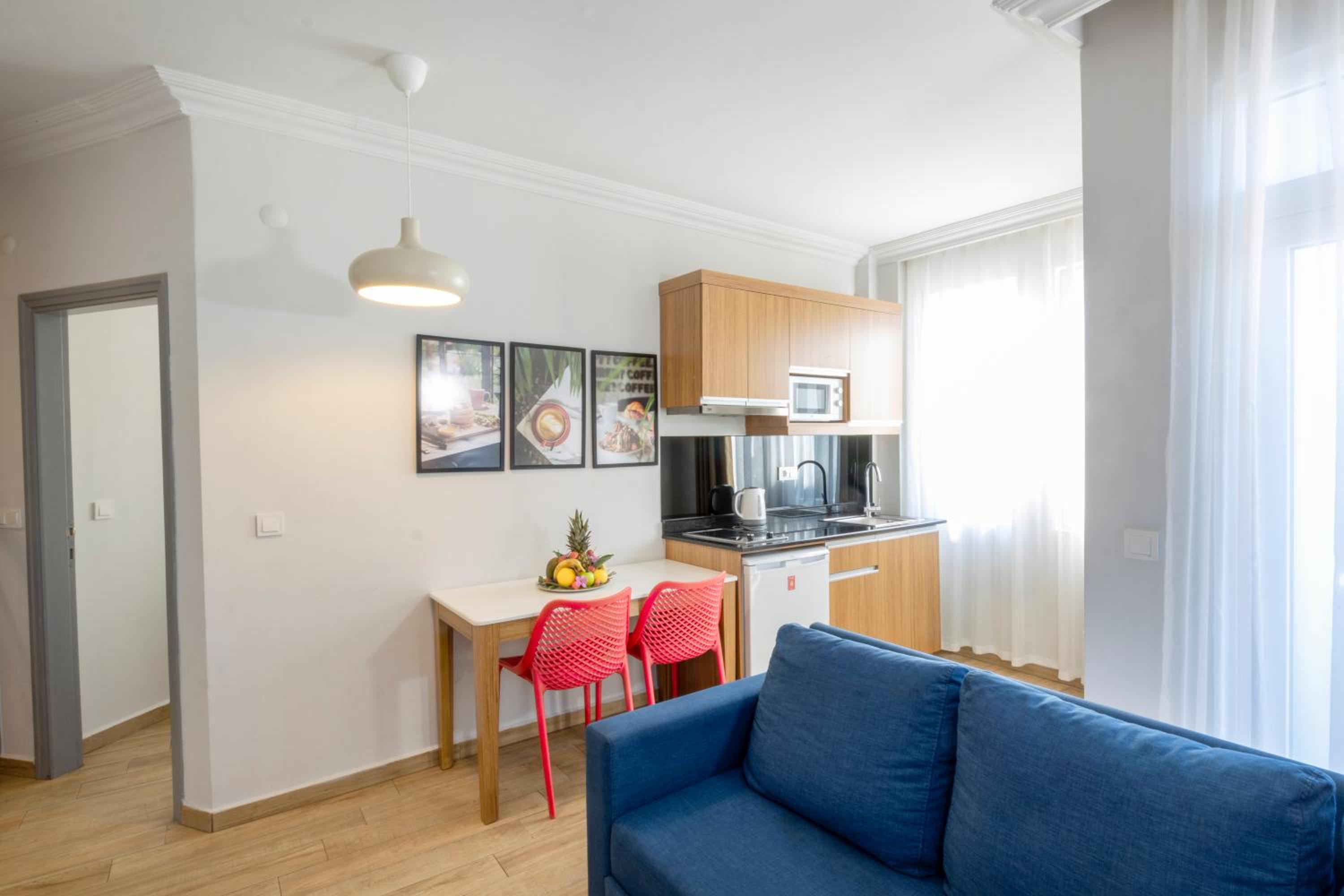 Apartment with Balcony - Photo 7