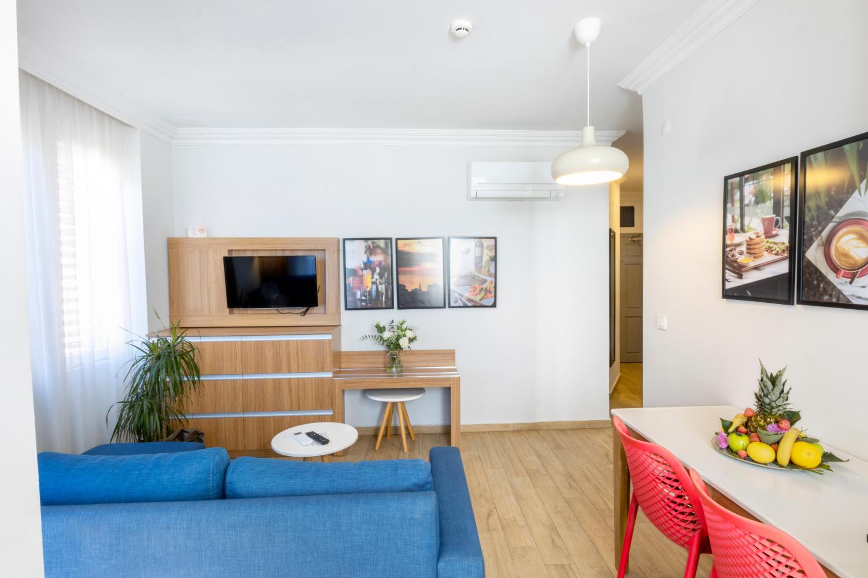 Apartment with Balcony - Photo 8
