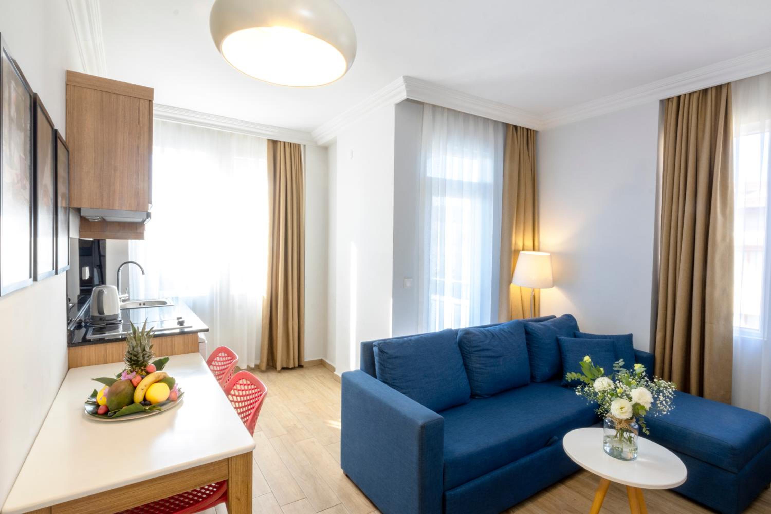 Apartment with Balcony - Photo 9