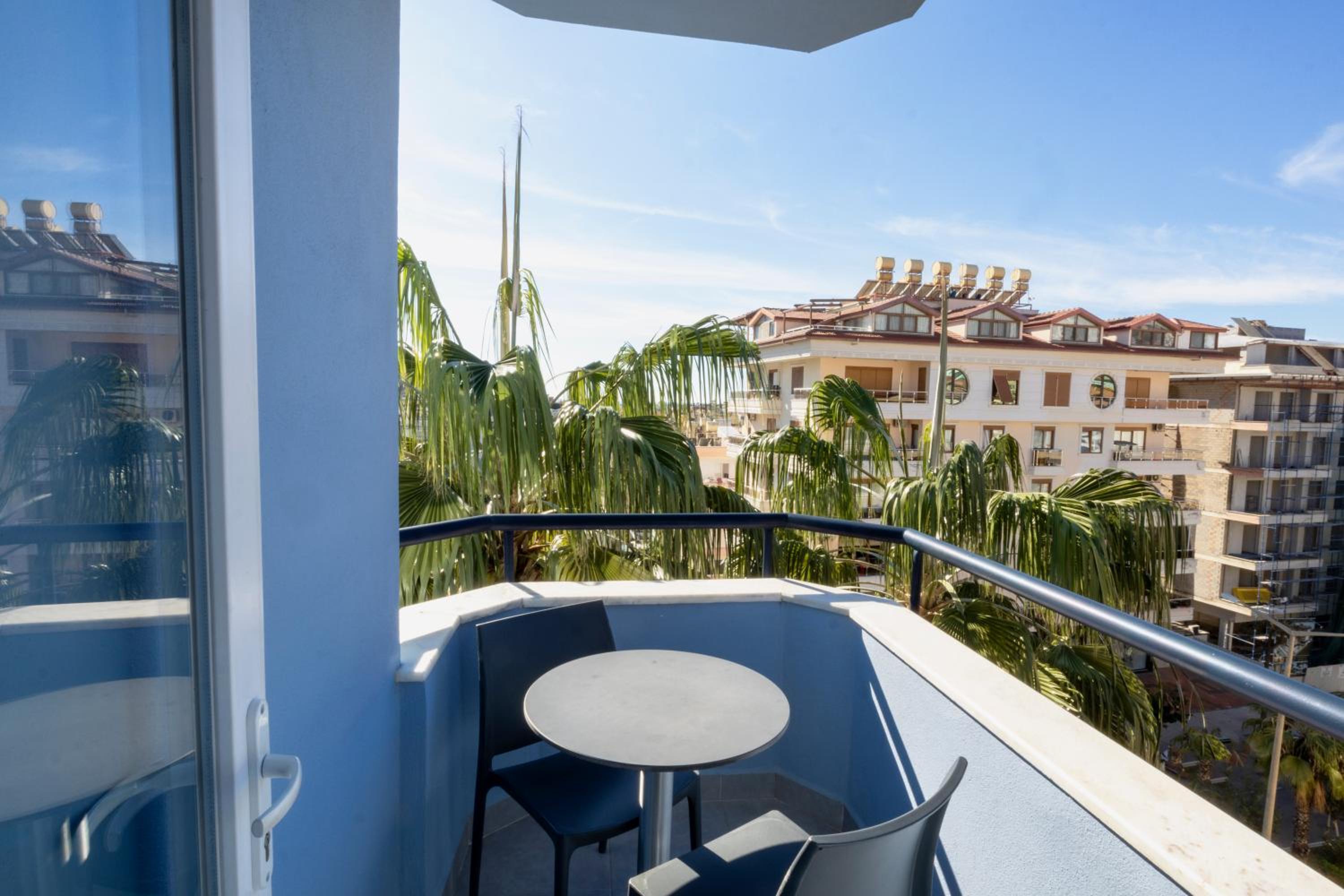 Apartment with Balcony - Photo 11