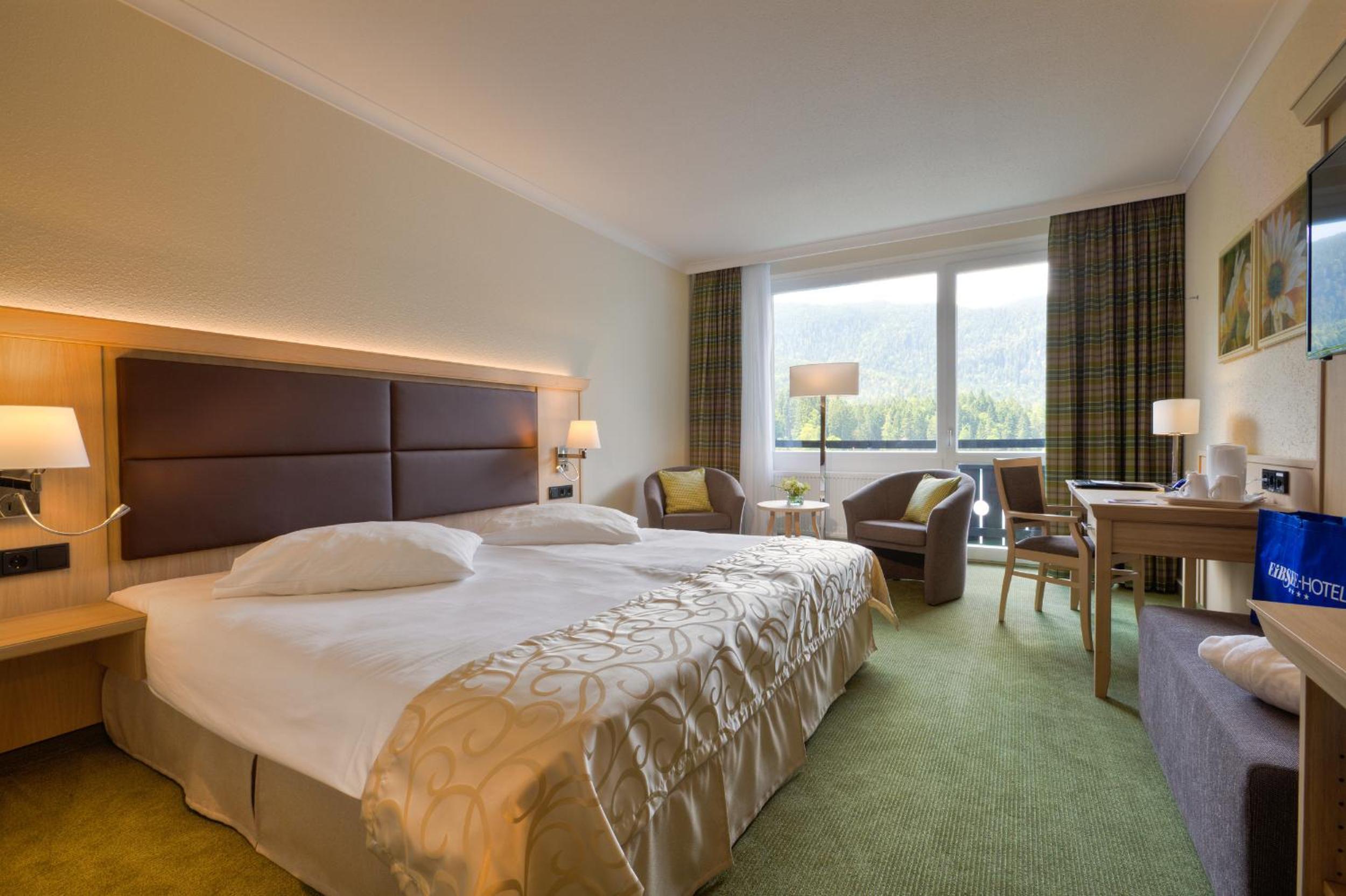 Double or Twin Room with Lake View - Photo 5