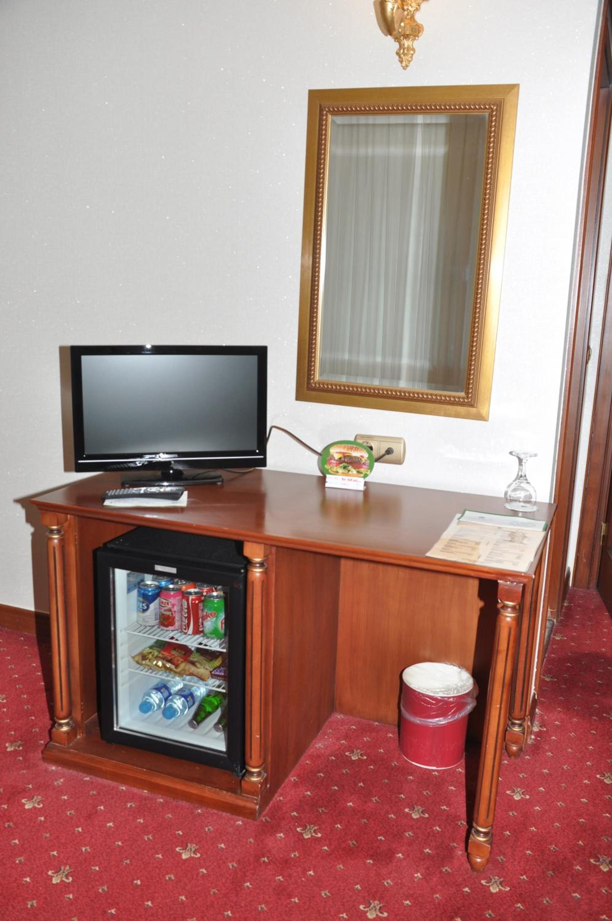 Standard Double Room - Photo 12