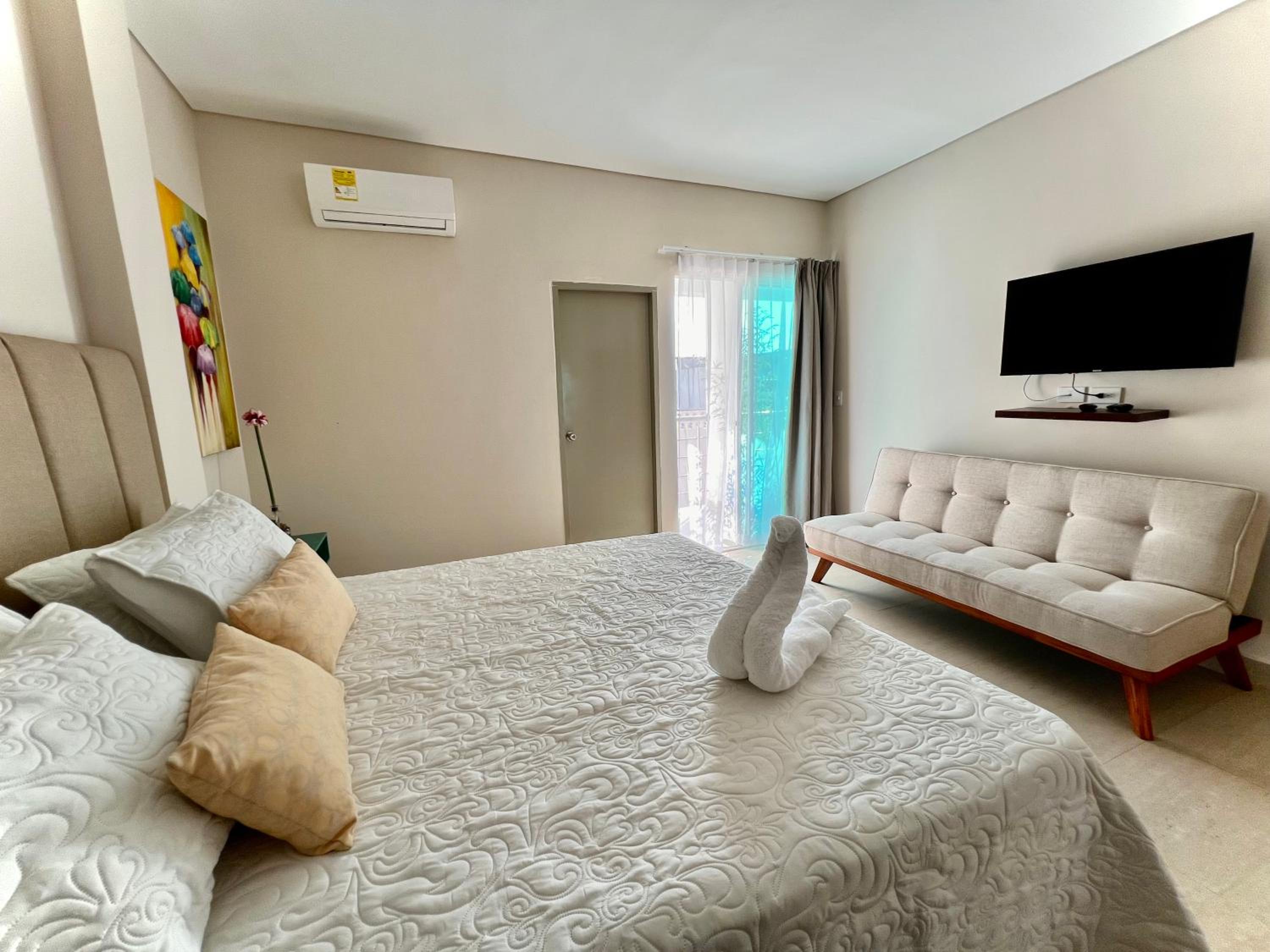 Deluxe Double Room (2 Adults + 1 Child) photo 1