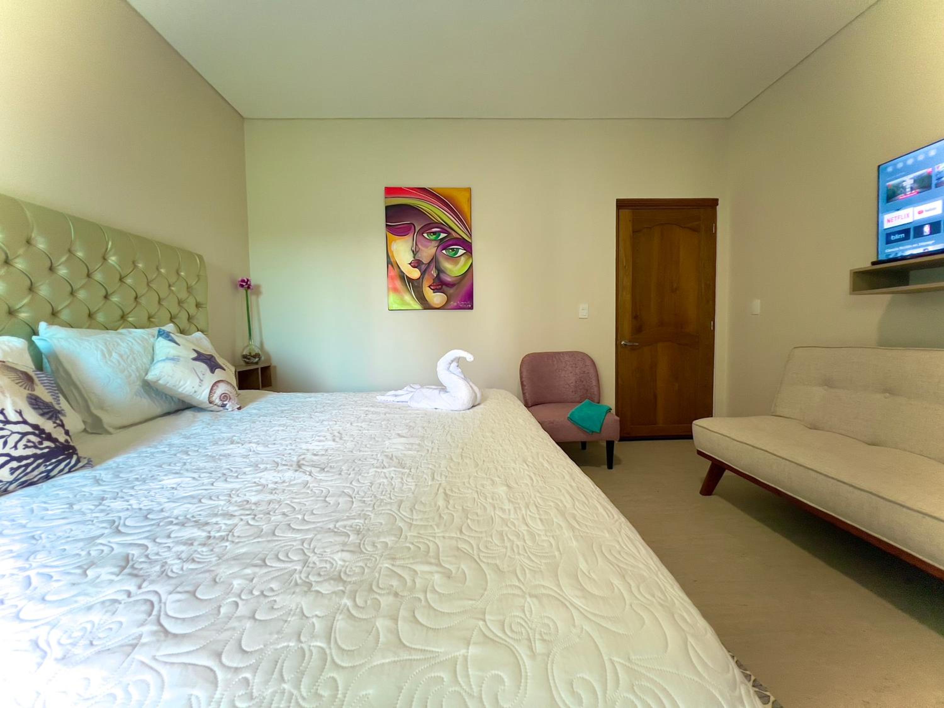 Deluxe King Suite photo 3