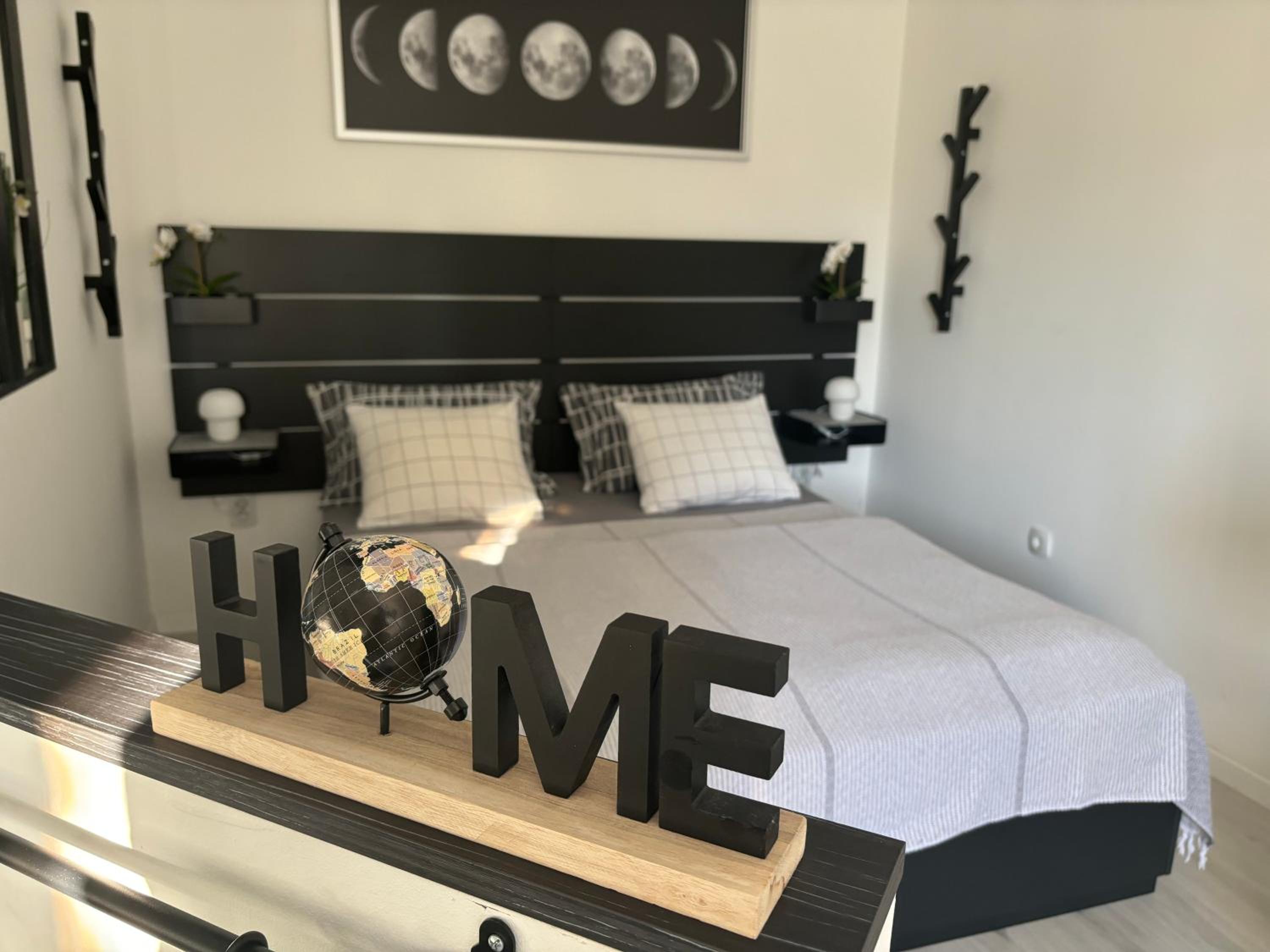 One-Bedroom Apartment - Photo 4