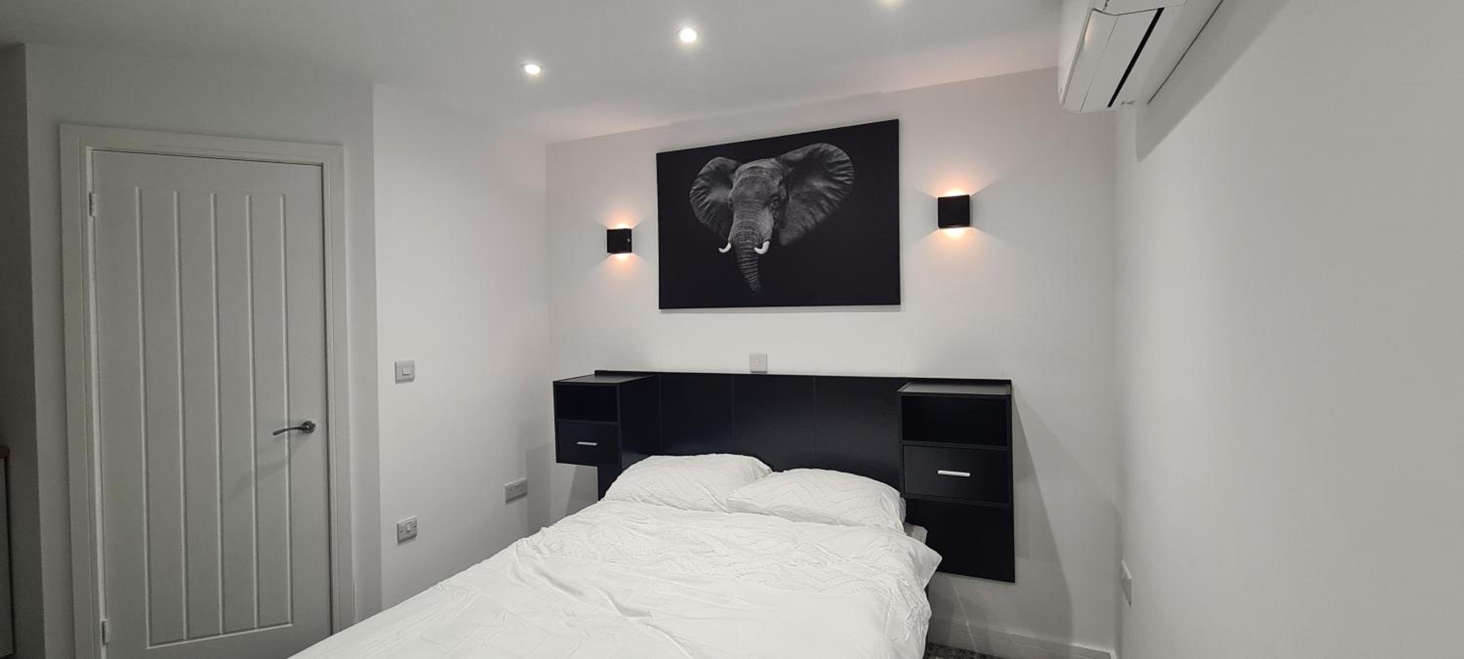 One-Bedroom Apartment photo 2