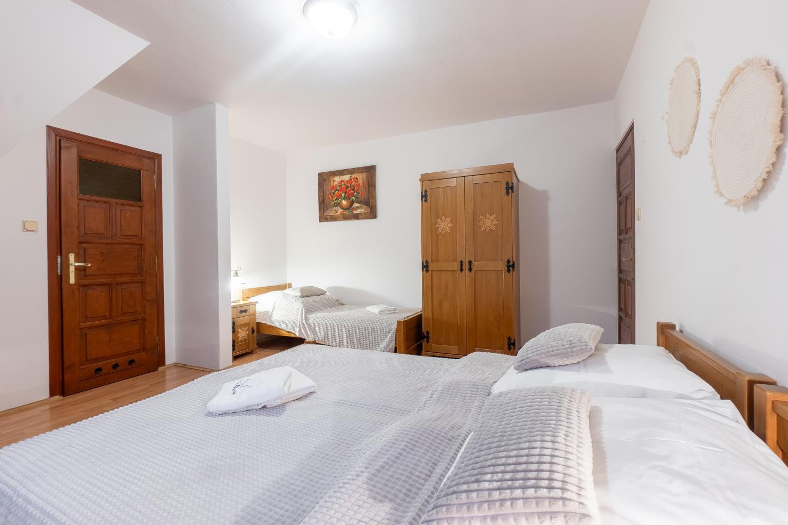 Basic Triple Room photo 2