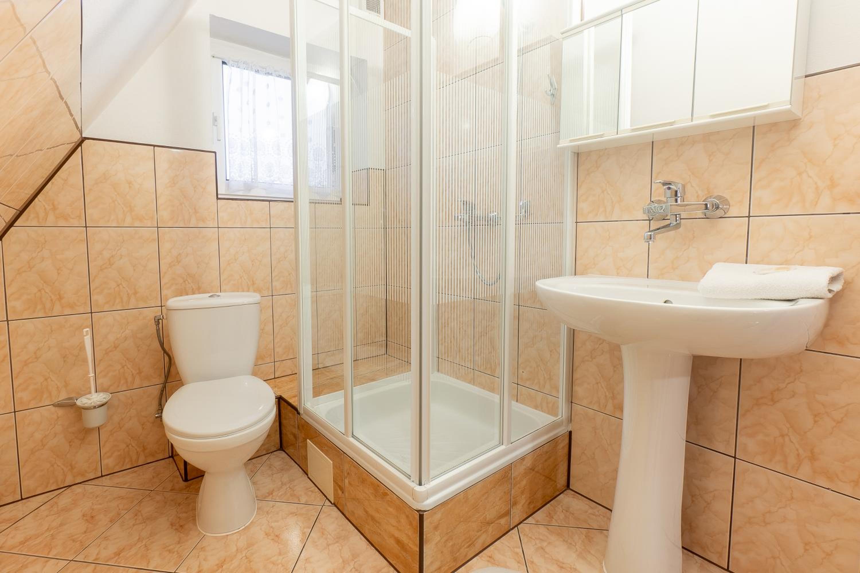 Basic Triple Room photo 3