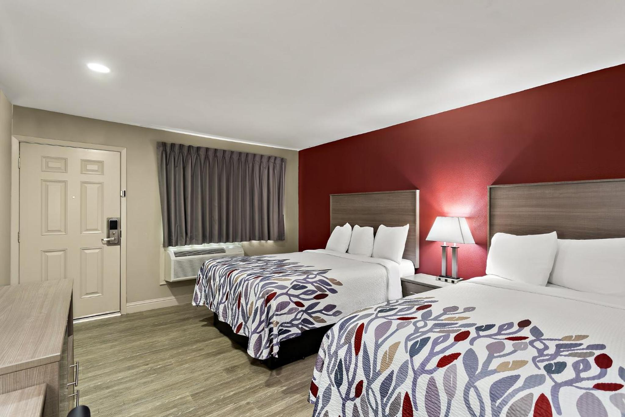 Superior Queen Room with Two Queen Beds - Smoke Free photo 2