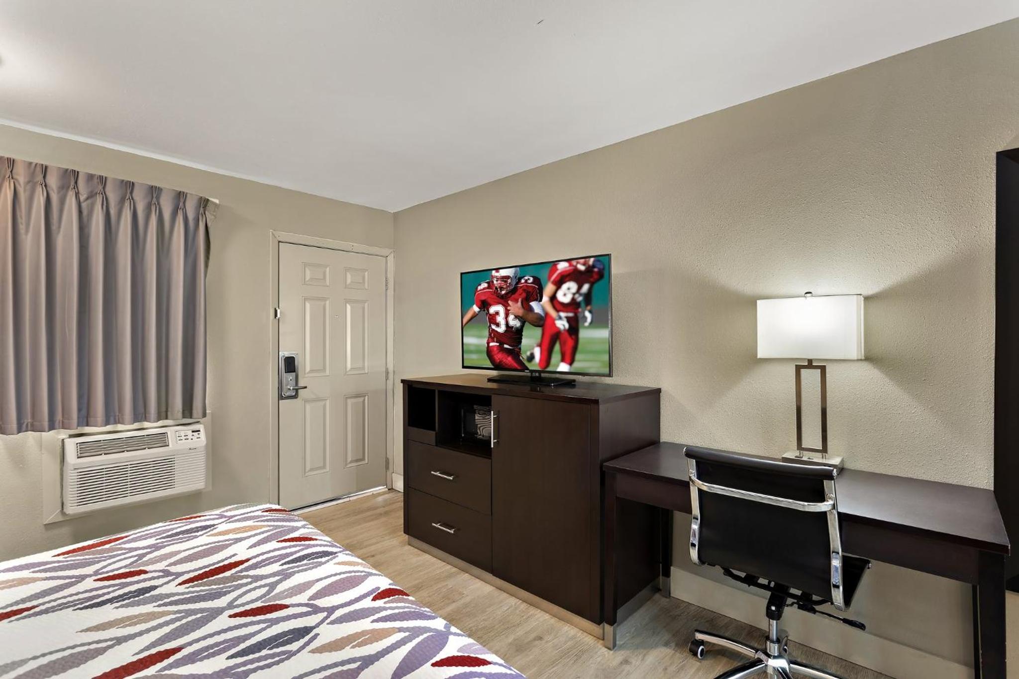 Superior King Room - Disability Access/Smoke Free photo 2