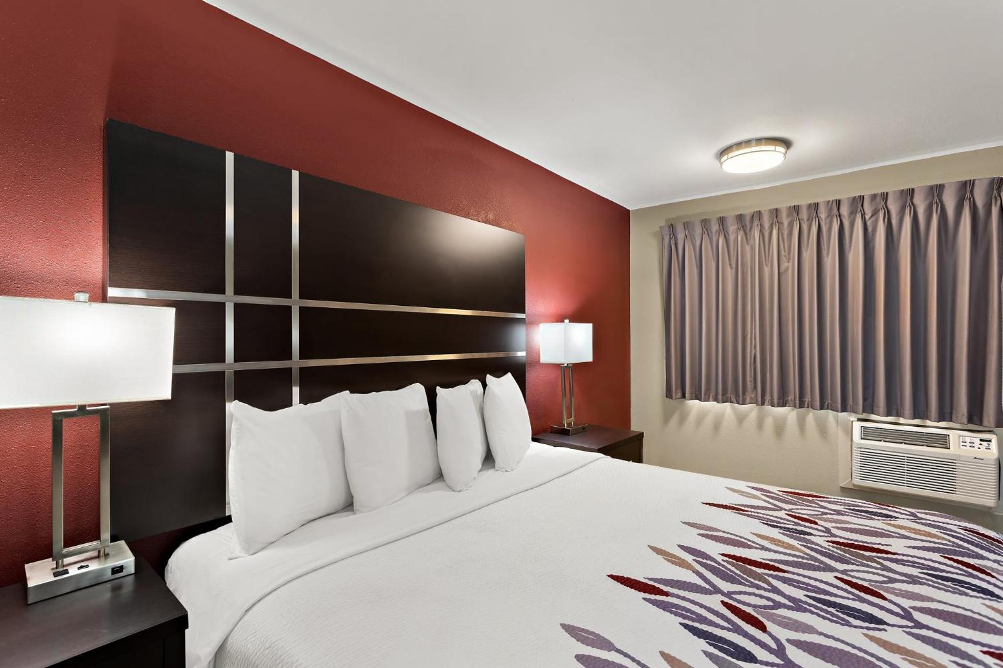 Superior King Room - Smoke Free photo 2