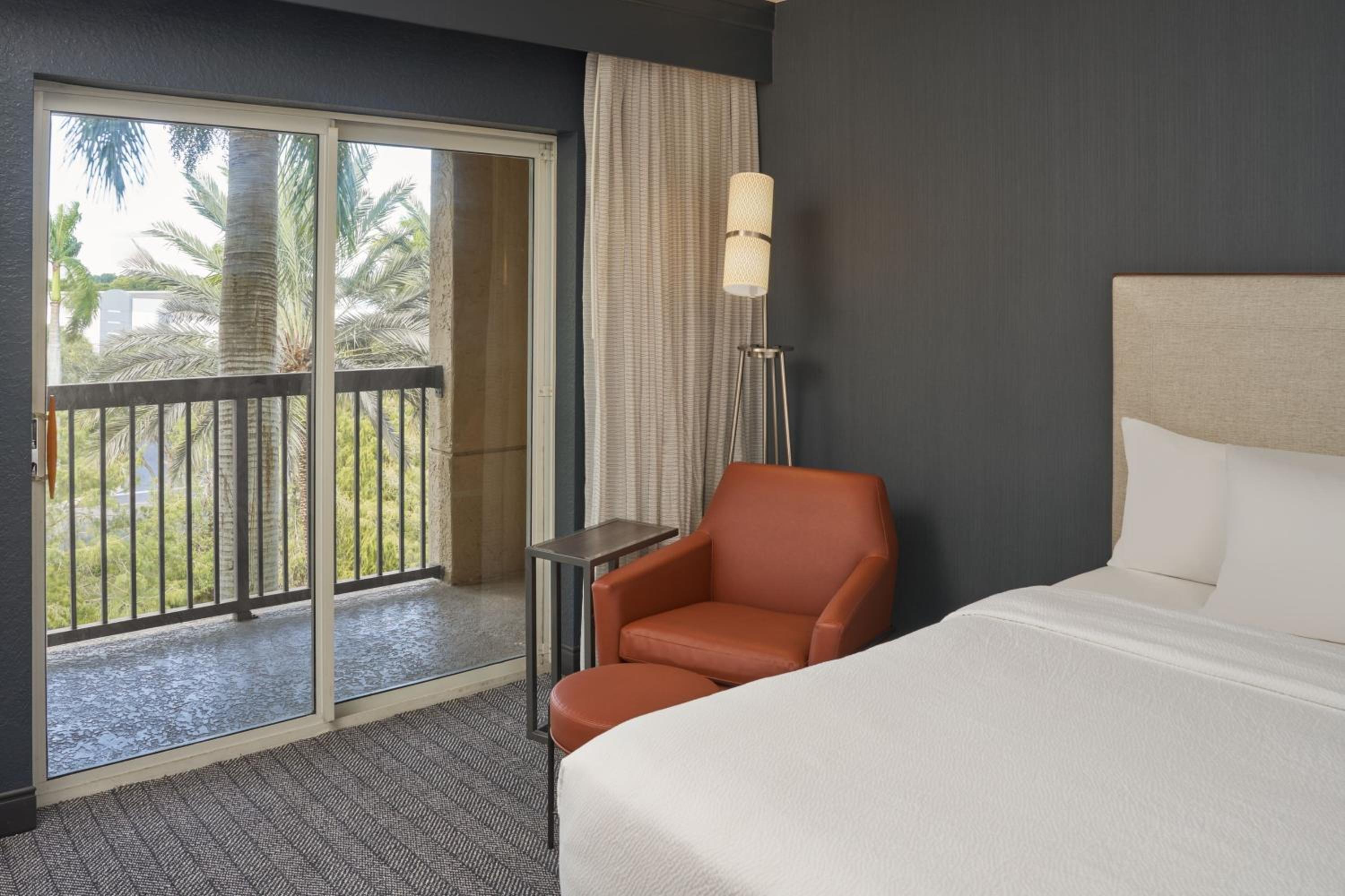 Deluxe, Guest room, 2 Queen, Balcony - Photo 6