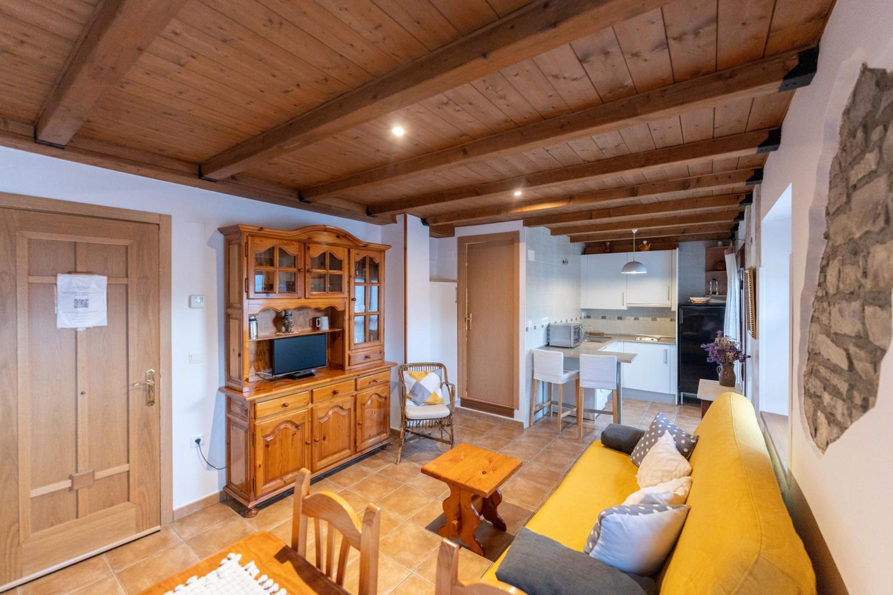 One-Bedroom Apartment (2-4 Adults)  photo 2