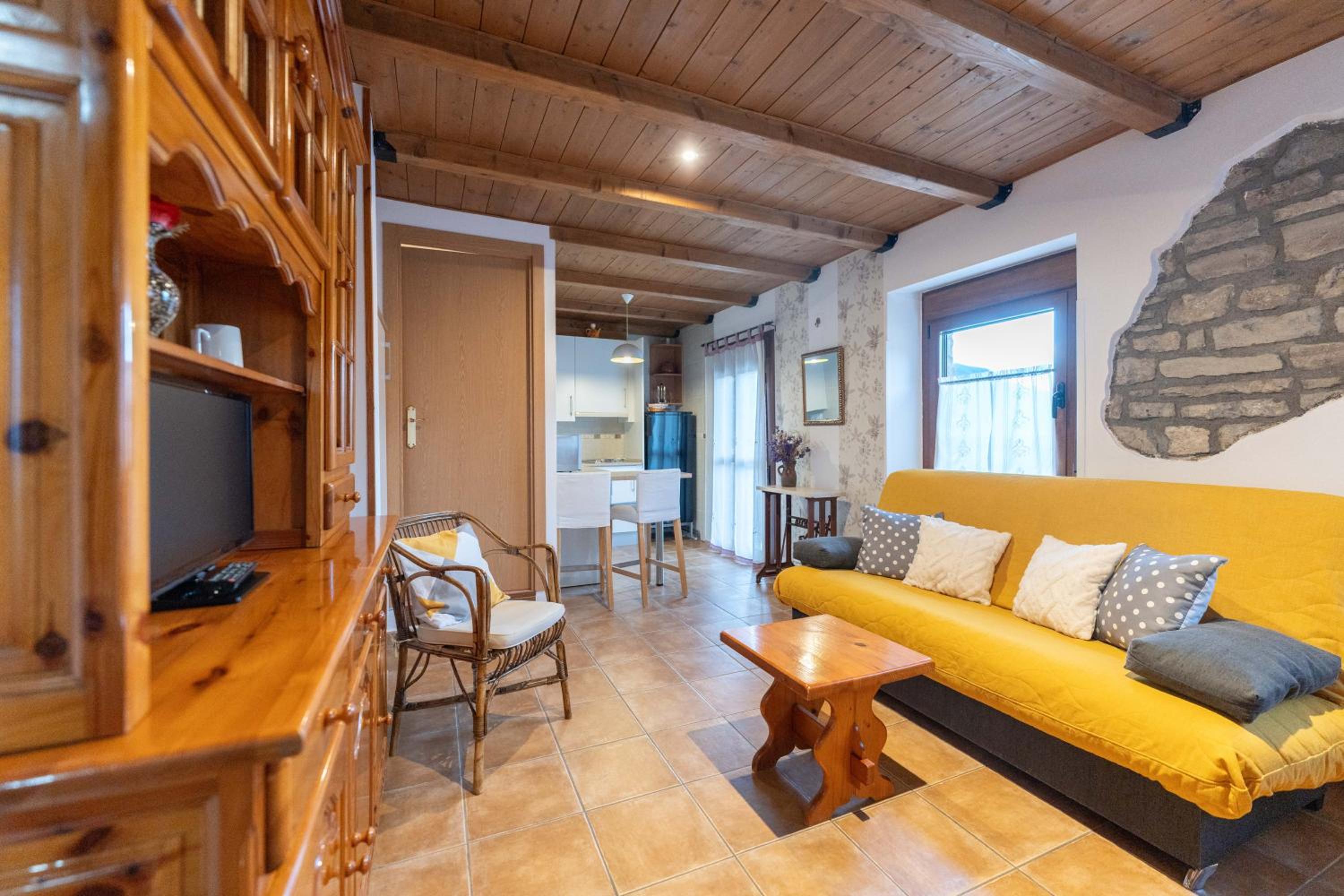 One-Bedroom Apartment (2-4 Adults)  photo 3