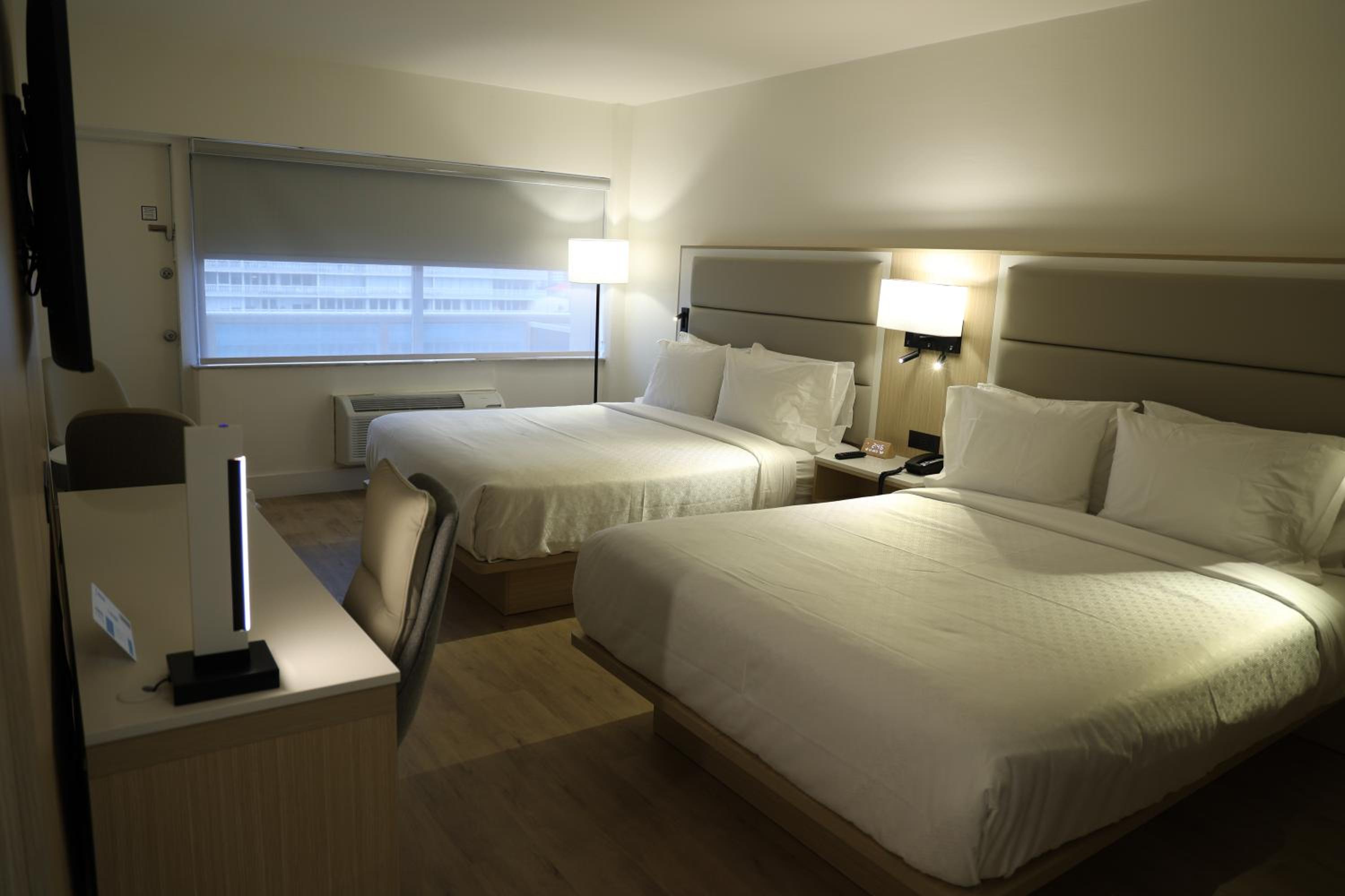 Premium Two queen Beds - Photo 5