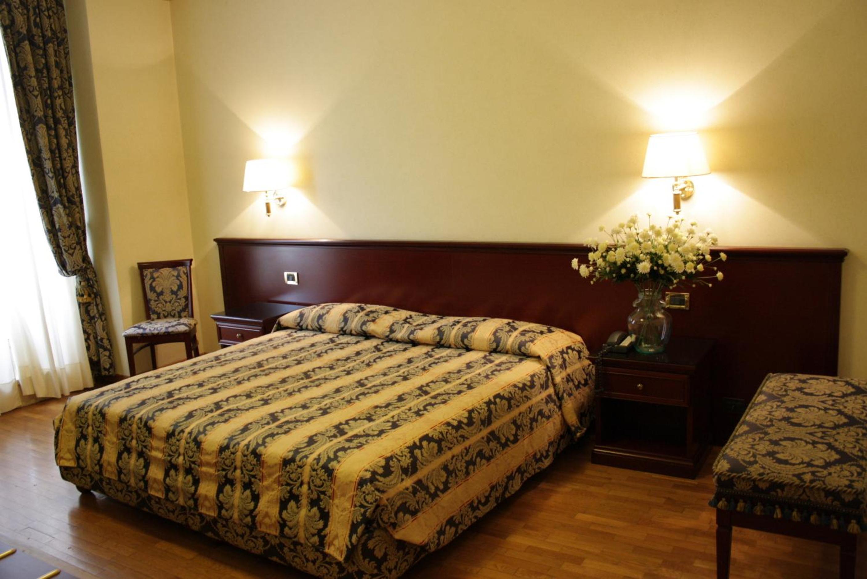 Deluxe Double or Twin Room with Terrace - Photo 2