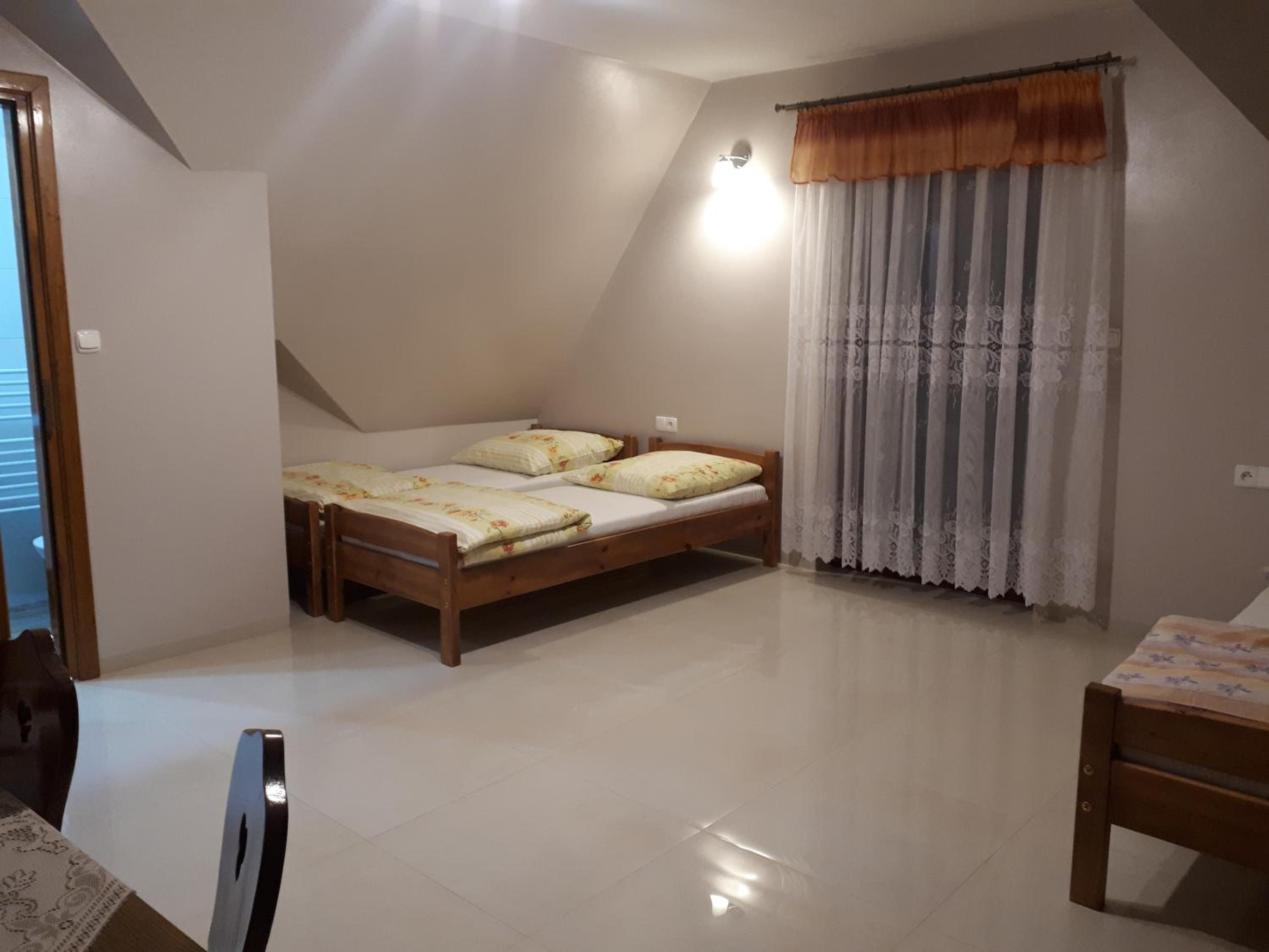 Family Room with Private Bathroom - Photo 2