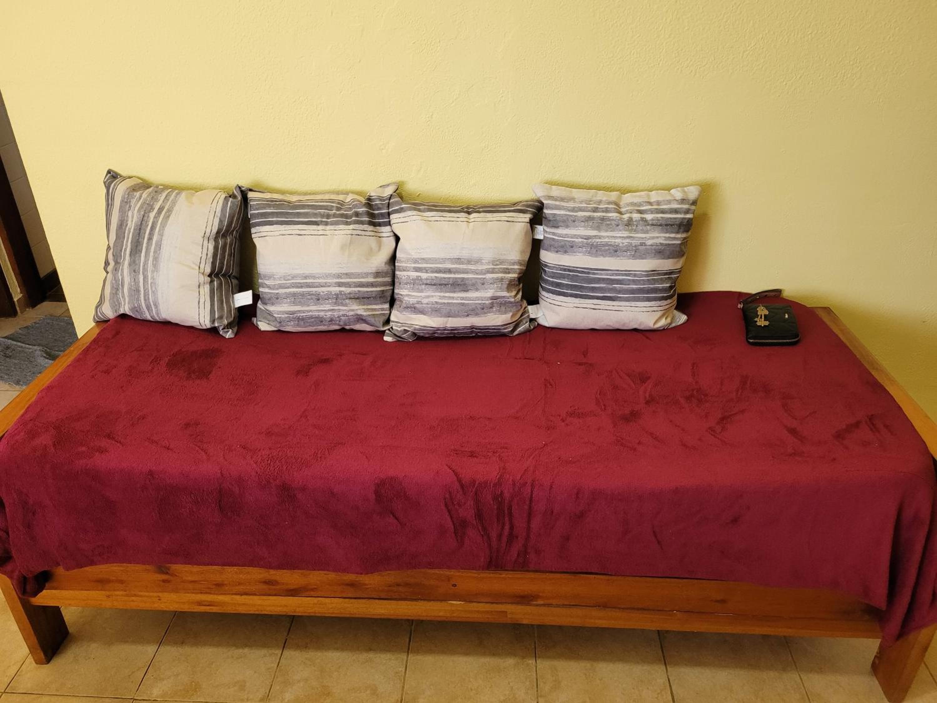 One-Bedroom Apartment photo 2